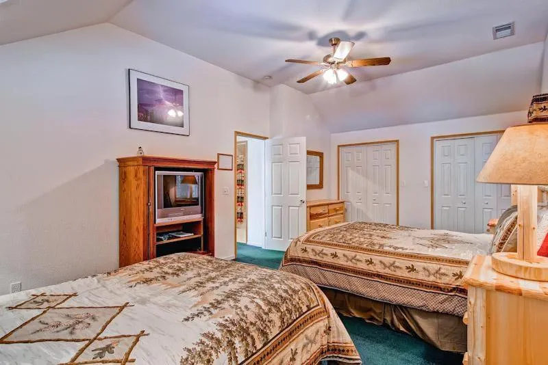 Bed in Yosemite View