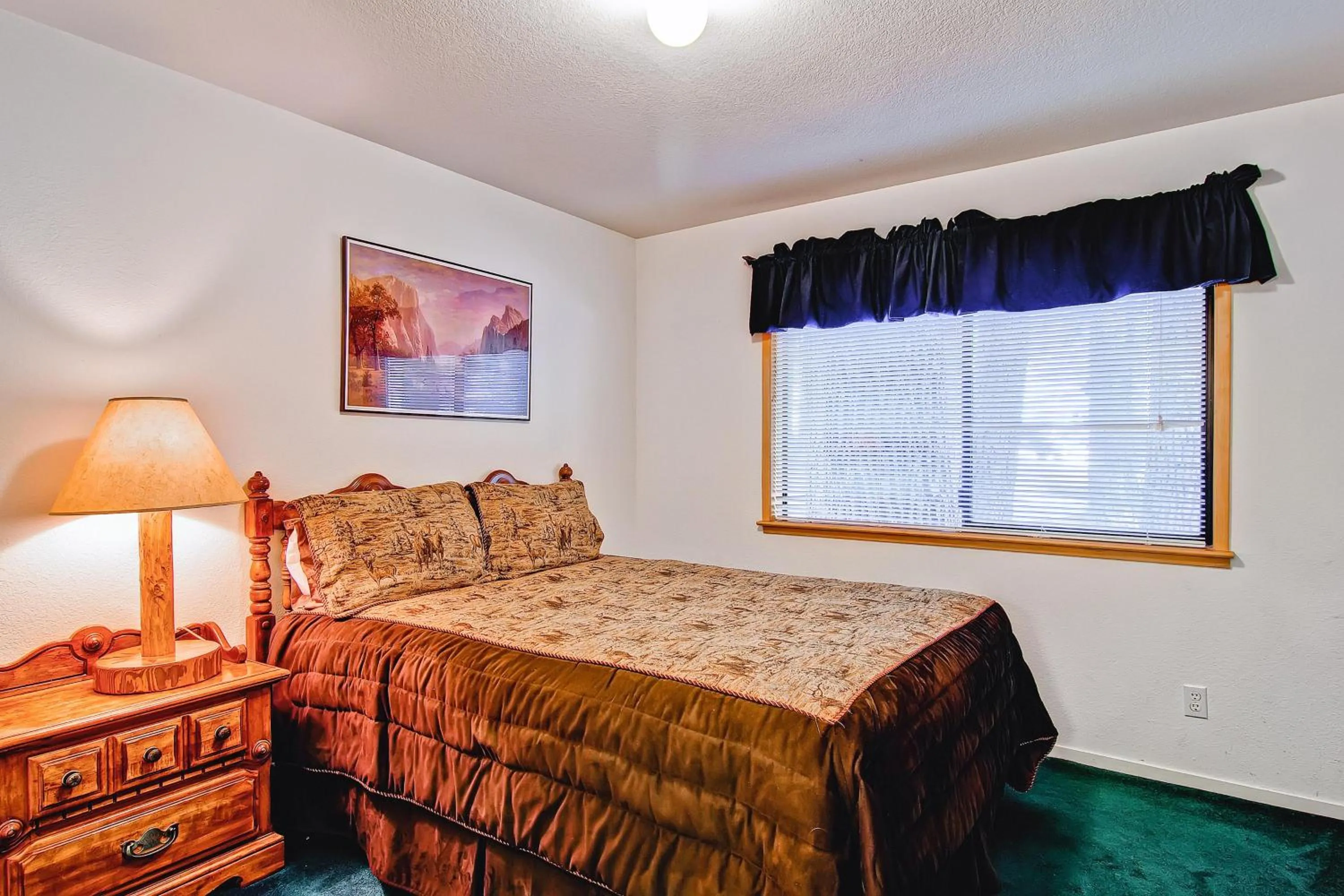 Bed in Yosemite View