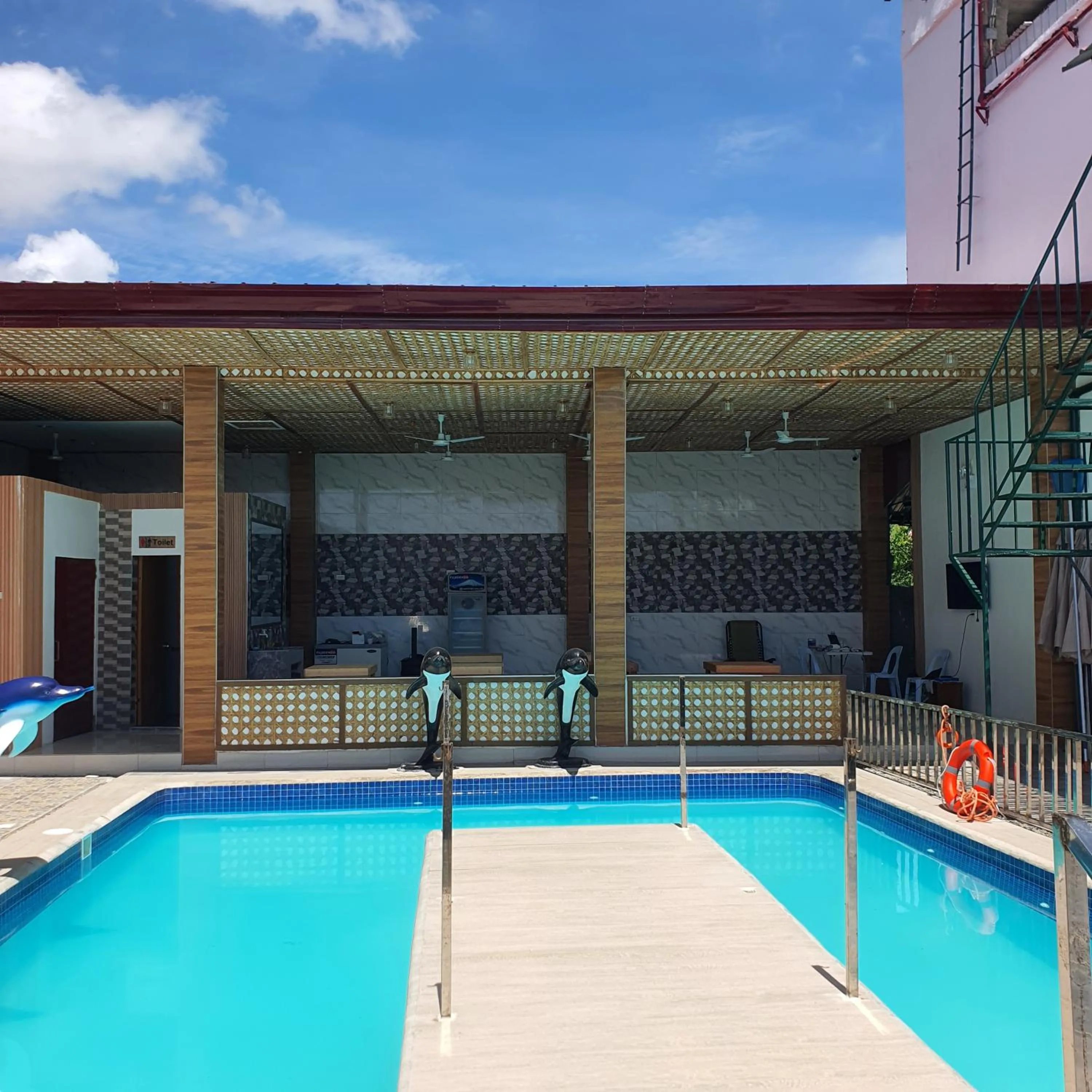 Restaurant/places to eat in AOSMECPoolCamp Hotel