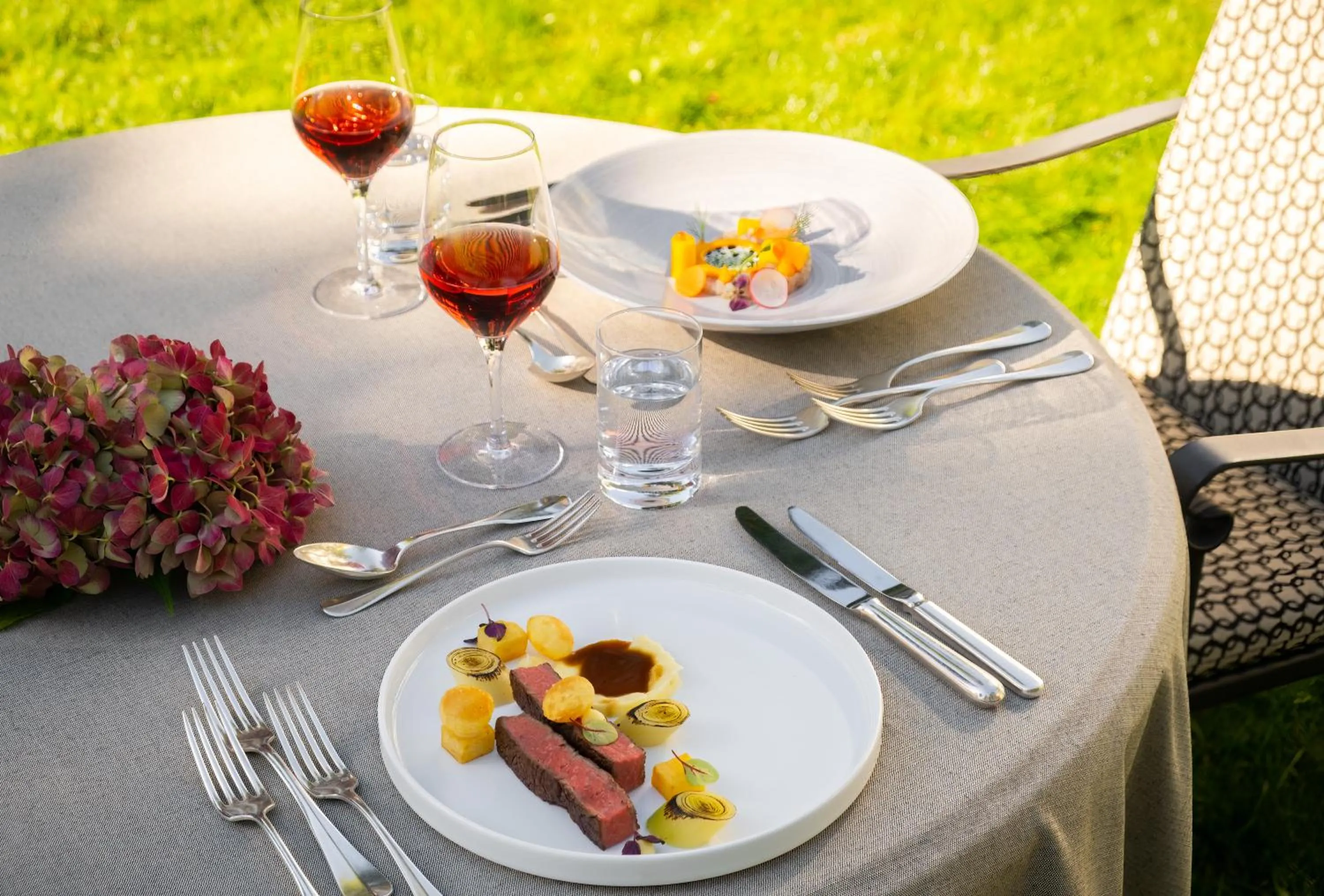 Restaurant/places to eat in Villa Bavaria