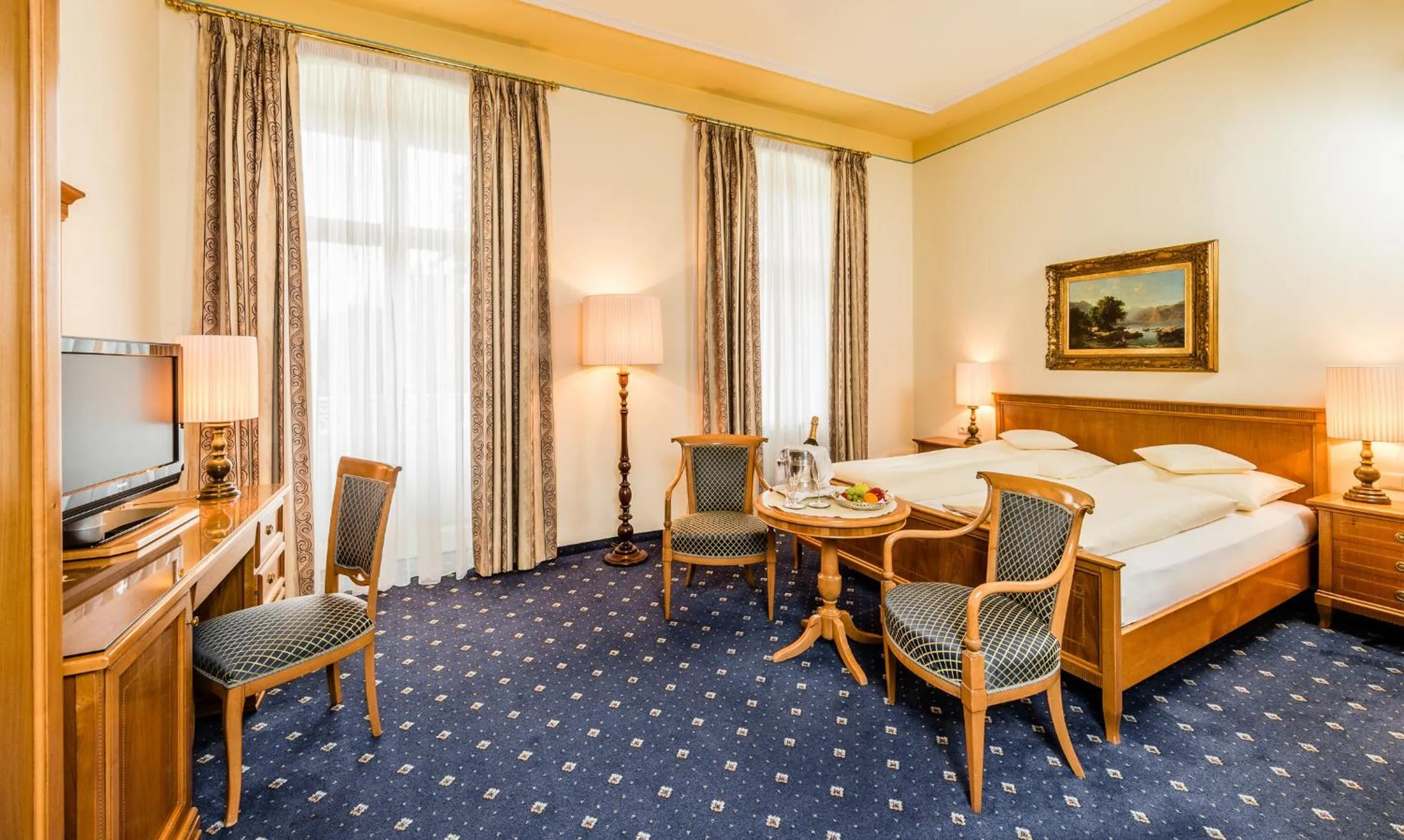 Photo of the whole room, Bed in Villa Bavaria