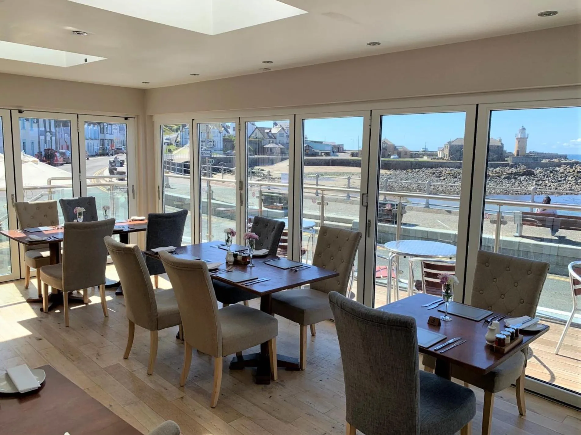 Lounge or bar in The Harbour House Sea Front Hotel