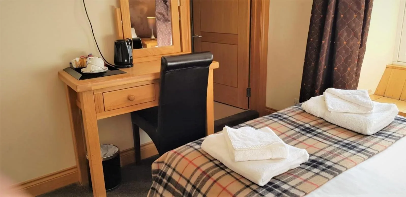 Photo of the whole room, Bed in The Harbour House Sea Front Hotel