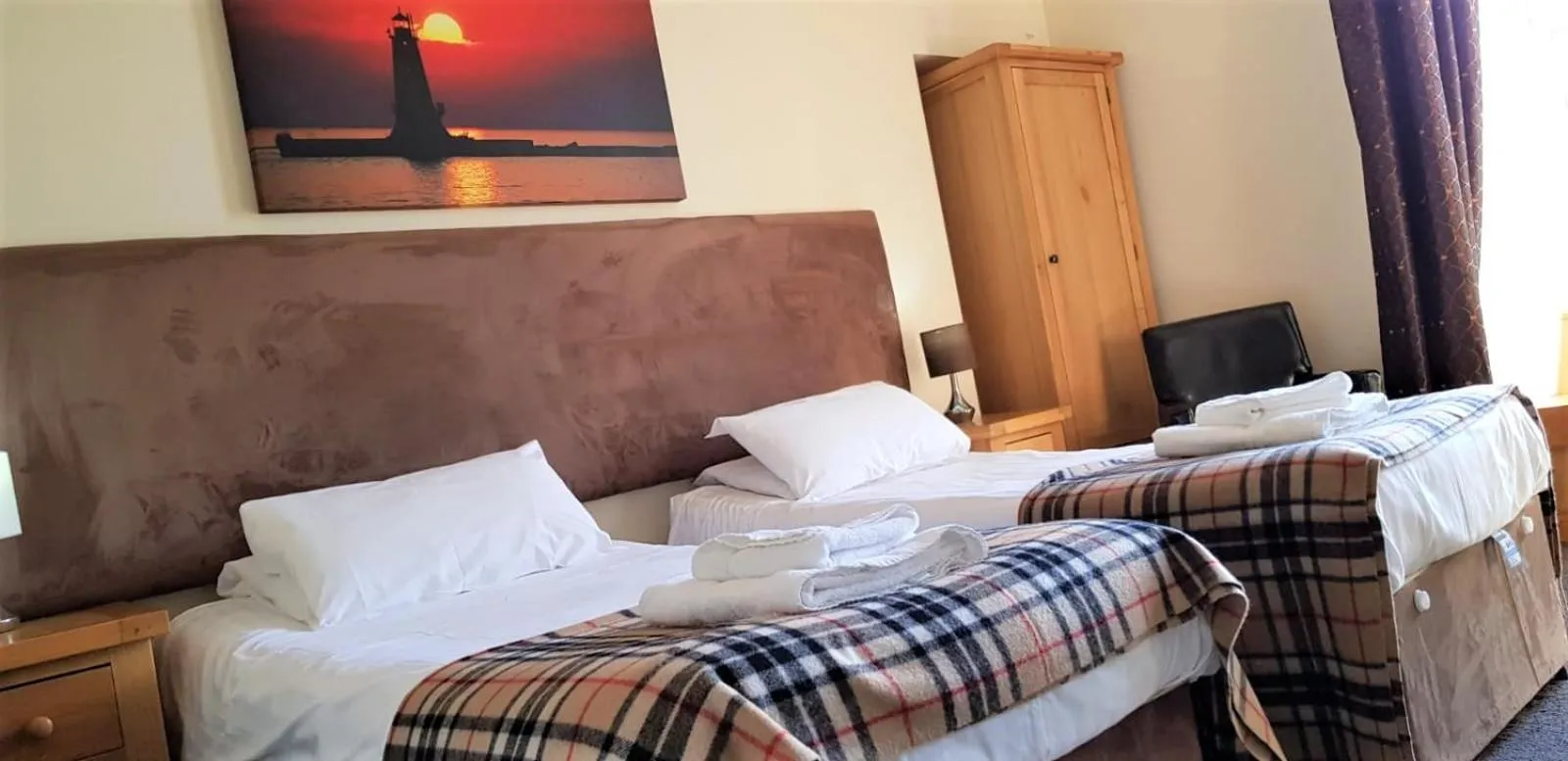 Photo of the whole room, Bed in The Harbour House Sea Front Hotel