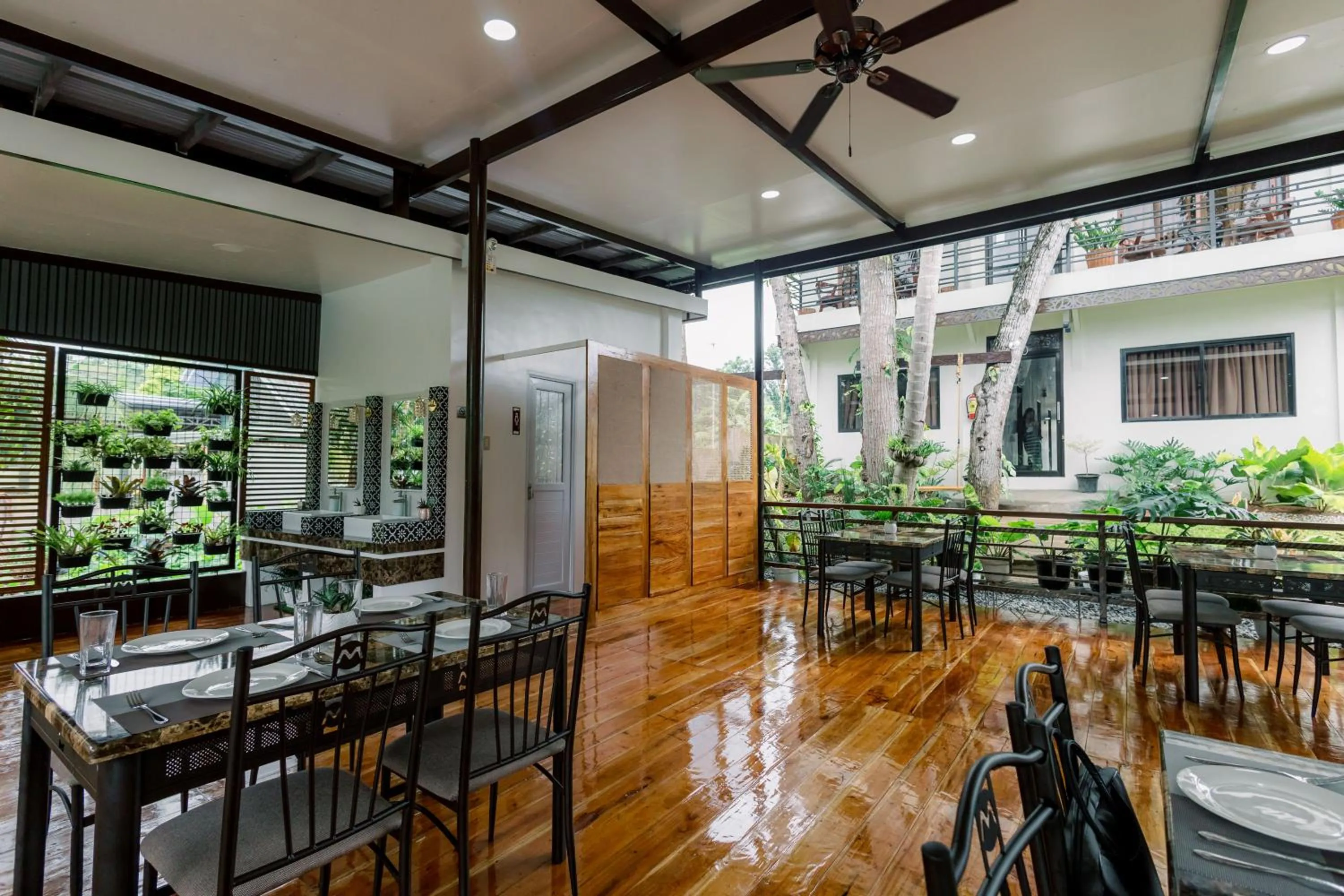 Restaurant/places to eat in Loboc Riverside Inn & Restaurant