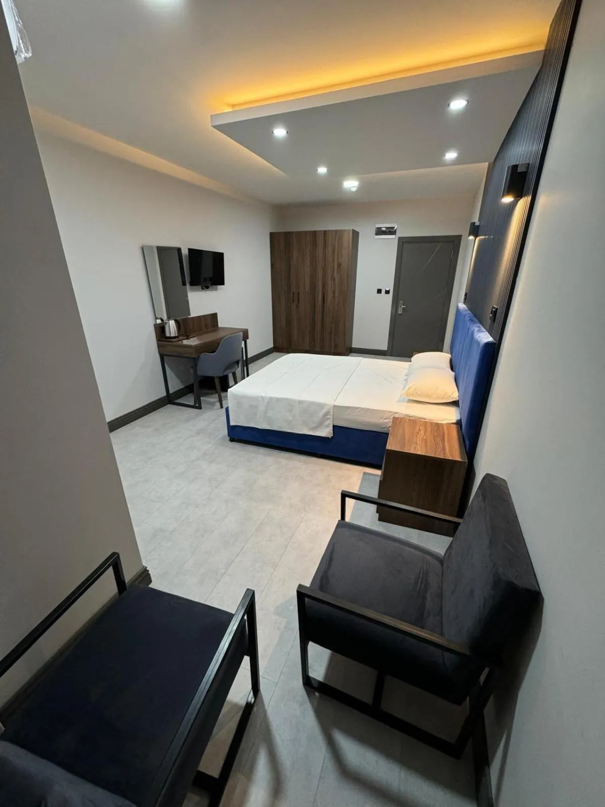 Bathroom, Bed in Trio Palace