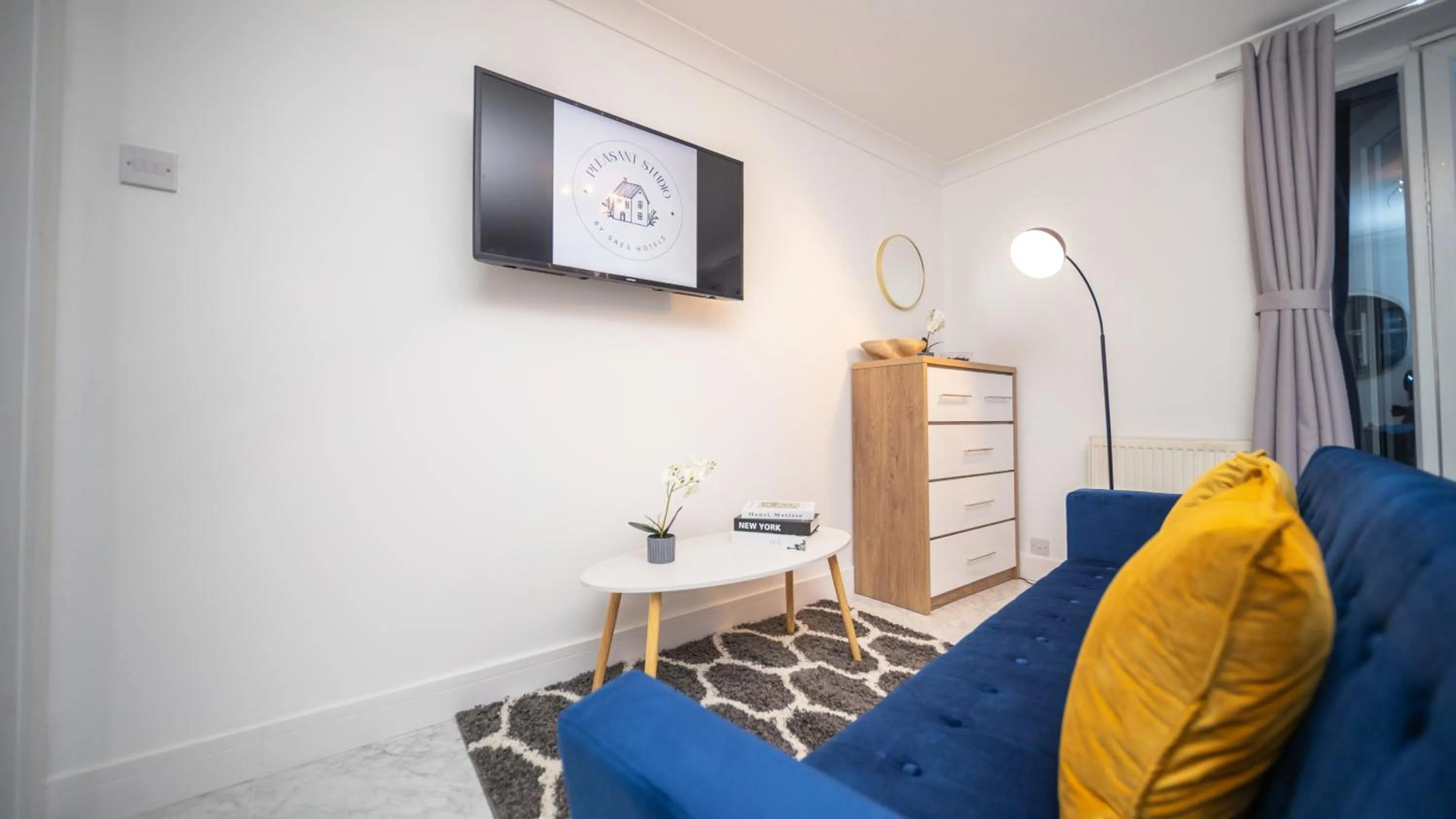 Living room in Pleasant Studio in St Albans