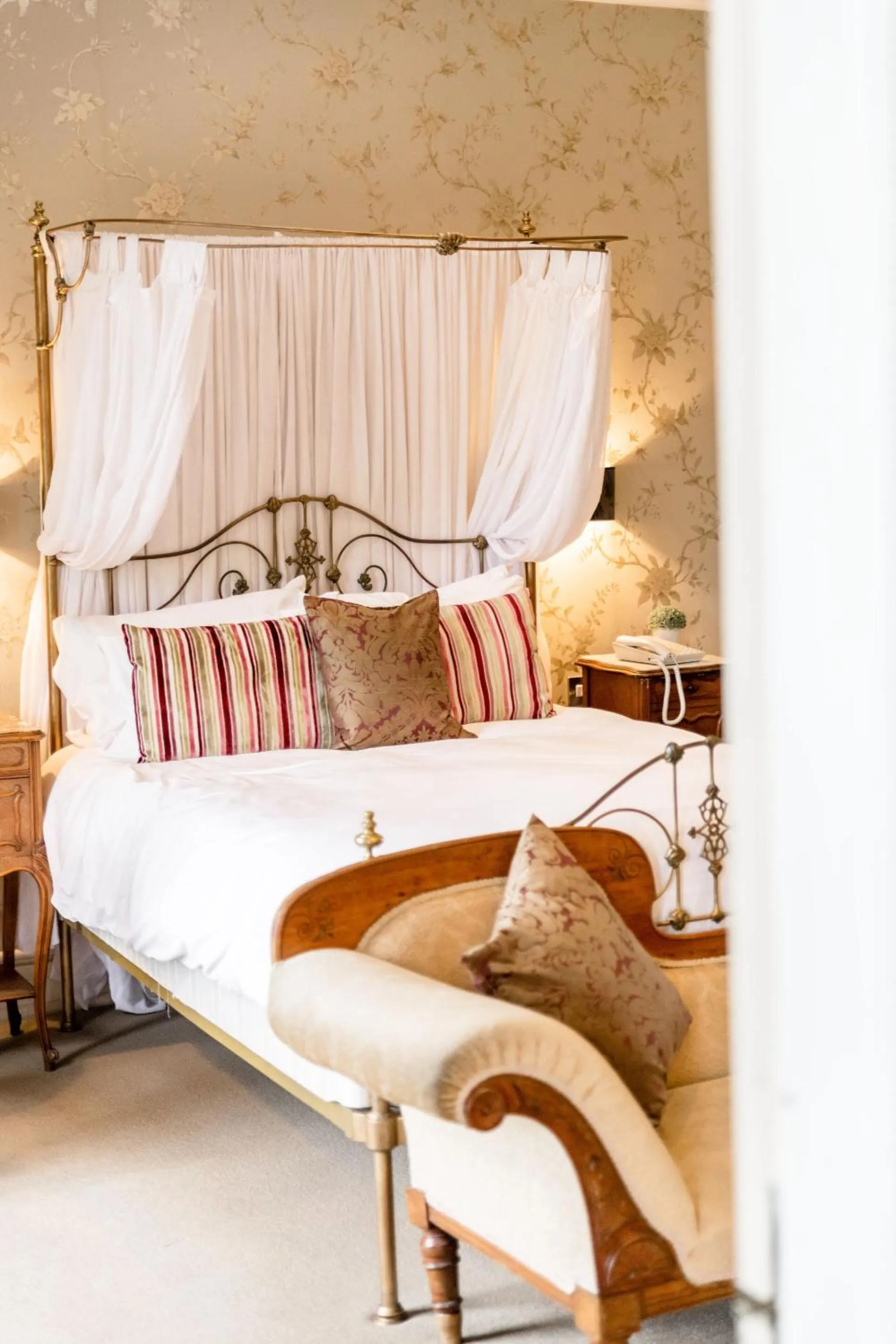 Bedroom, Bed in The Sweeney