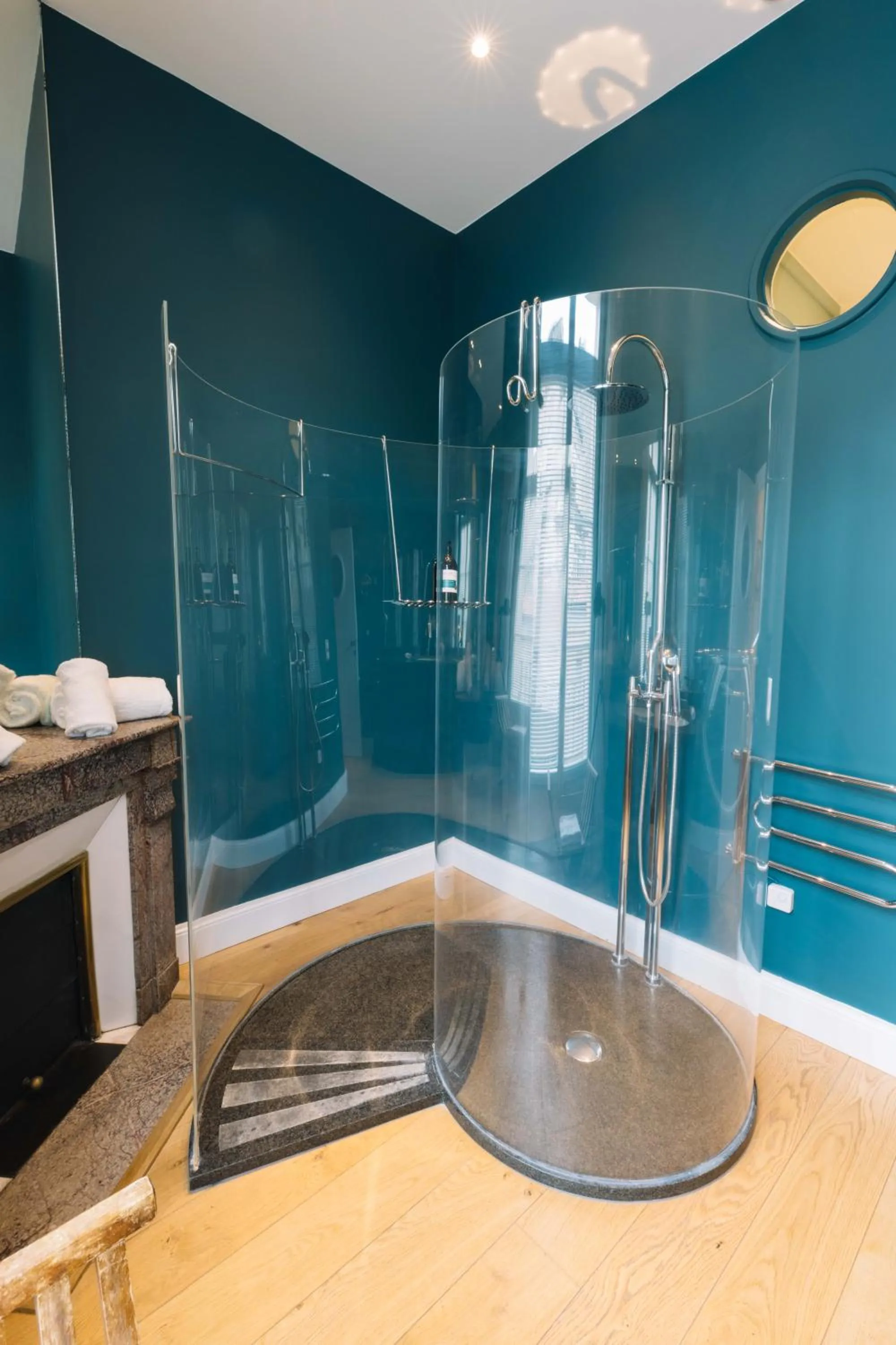 Bathroom, Swimming Pool in La Course