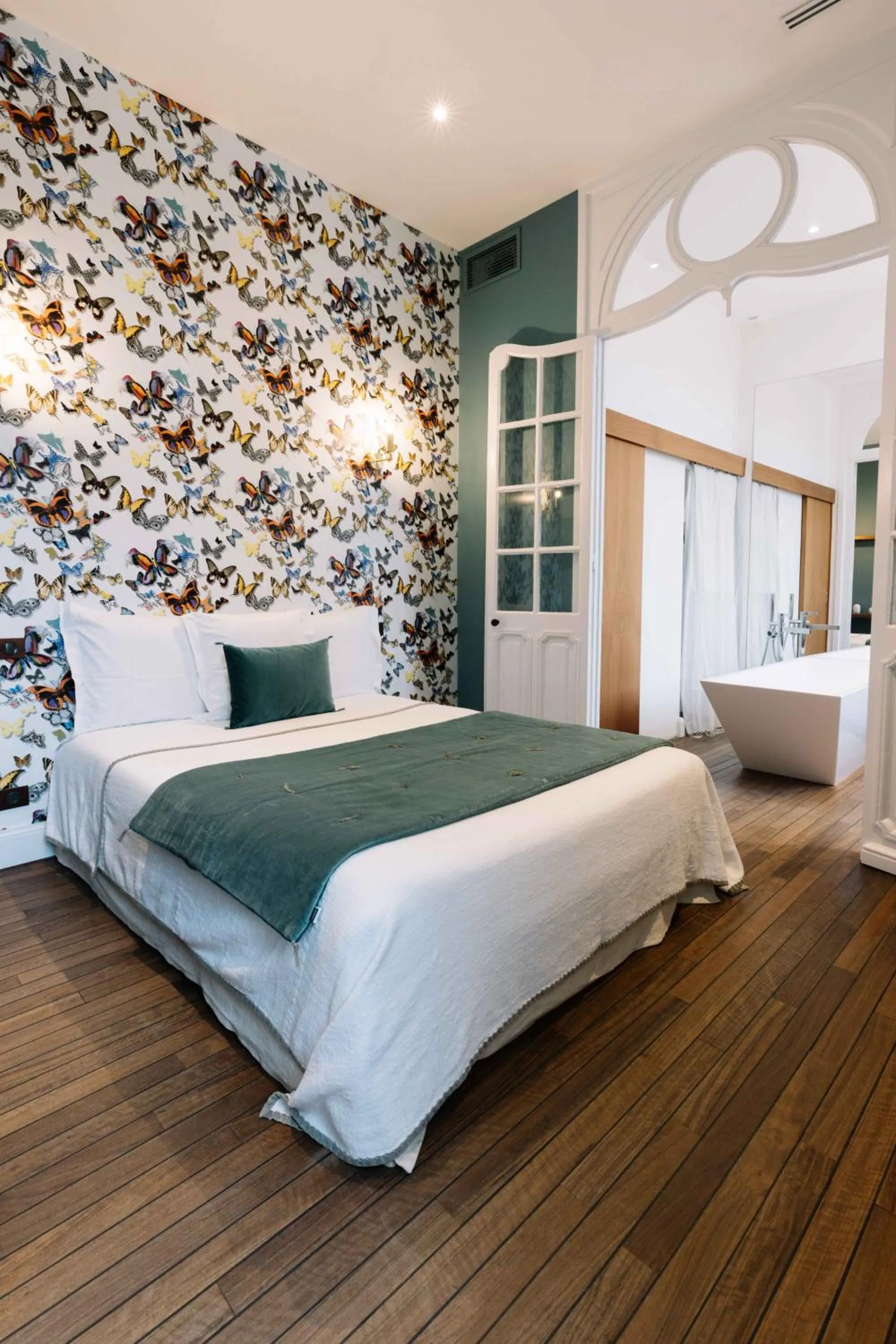 Photo of the whole room, Bed in La Course