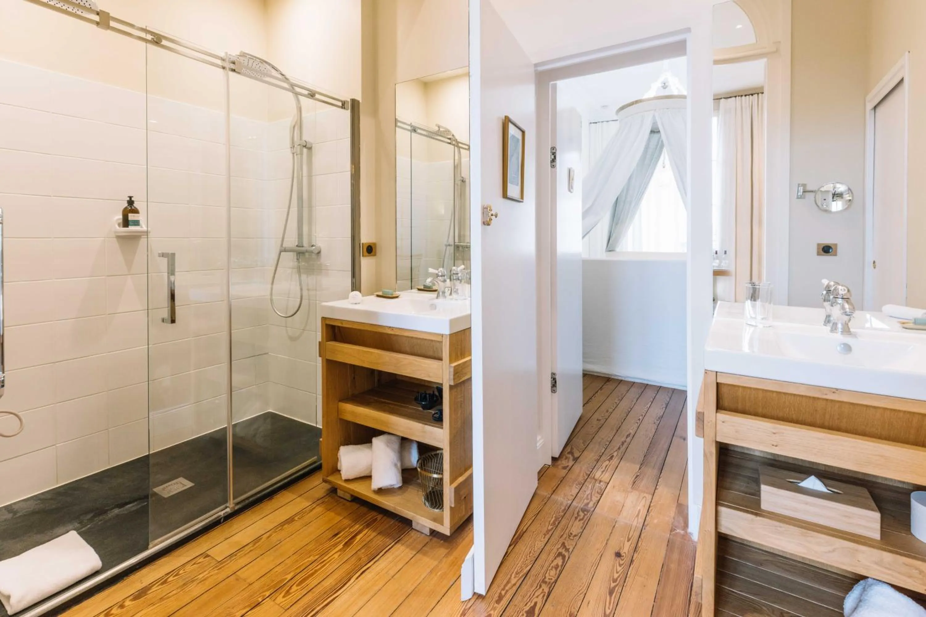 Bathroom in La Course