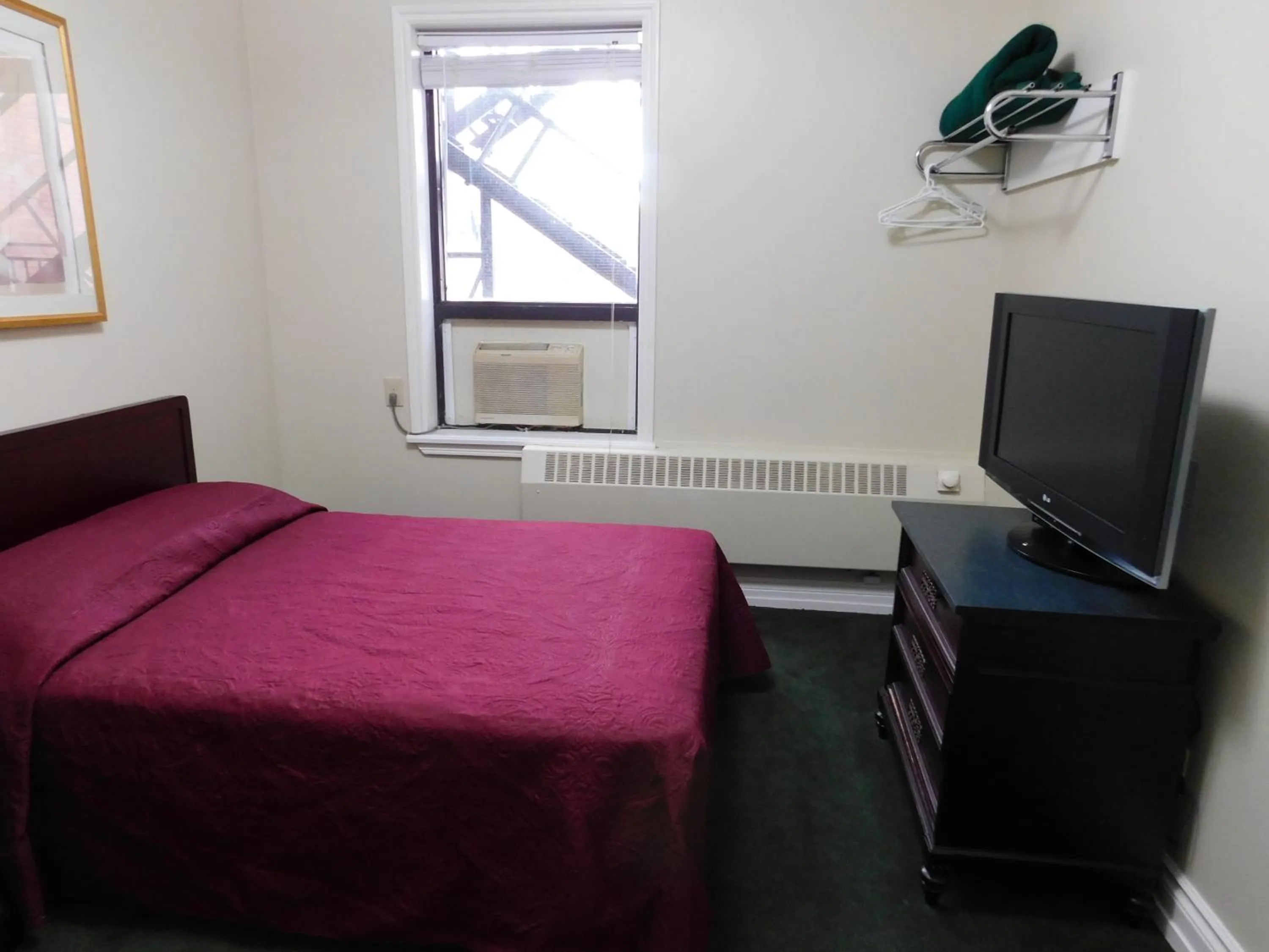 Bedroom, Bed in Filmores Hotel