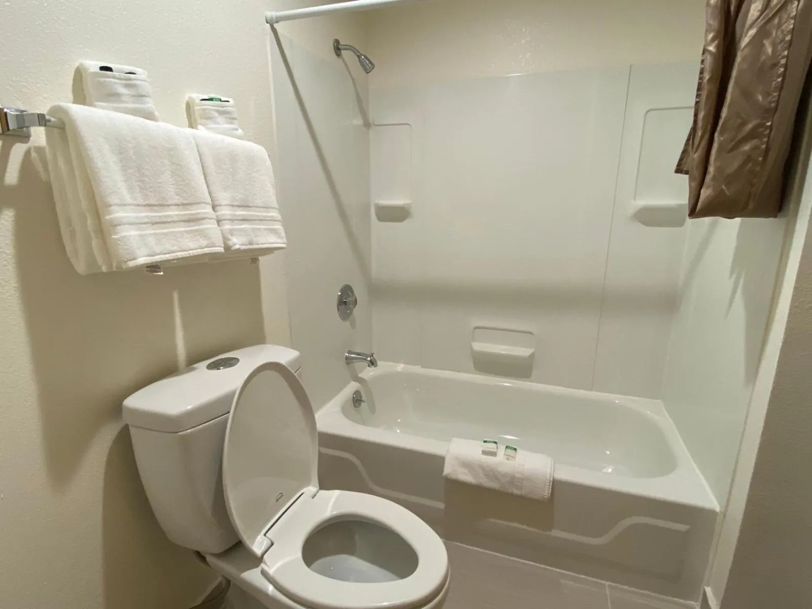 Shower in Eagle Hotel