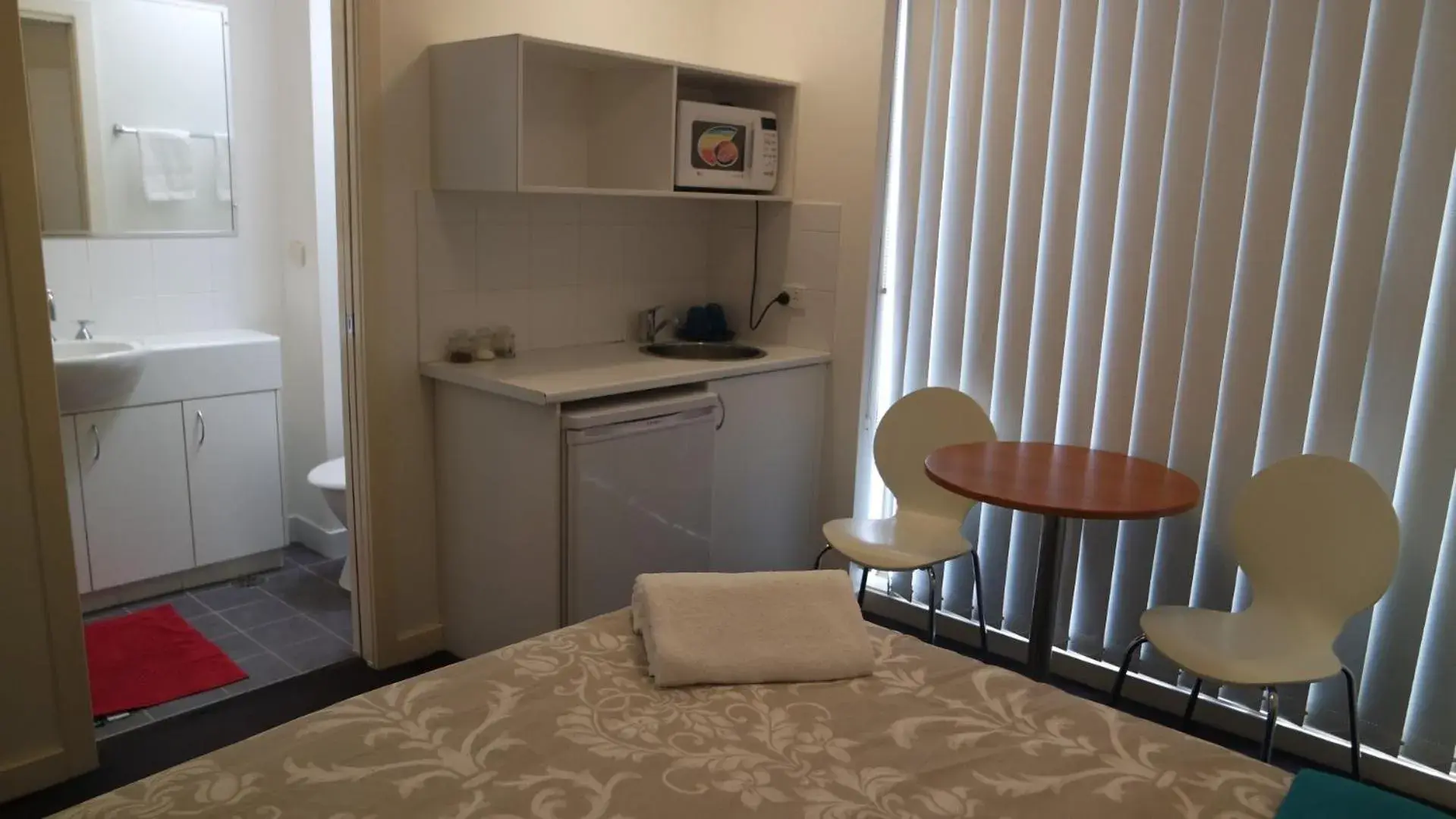 Single Room with Bathroom - single occupancy in Cityview Studio Accommodation Single Room with Bathroom - single occupancy in Cityview Studio Accommodation