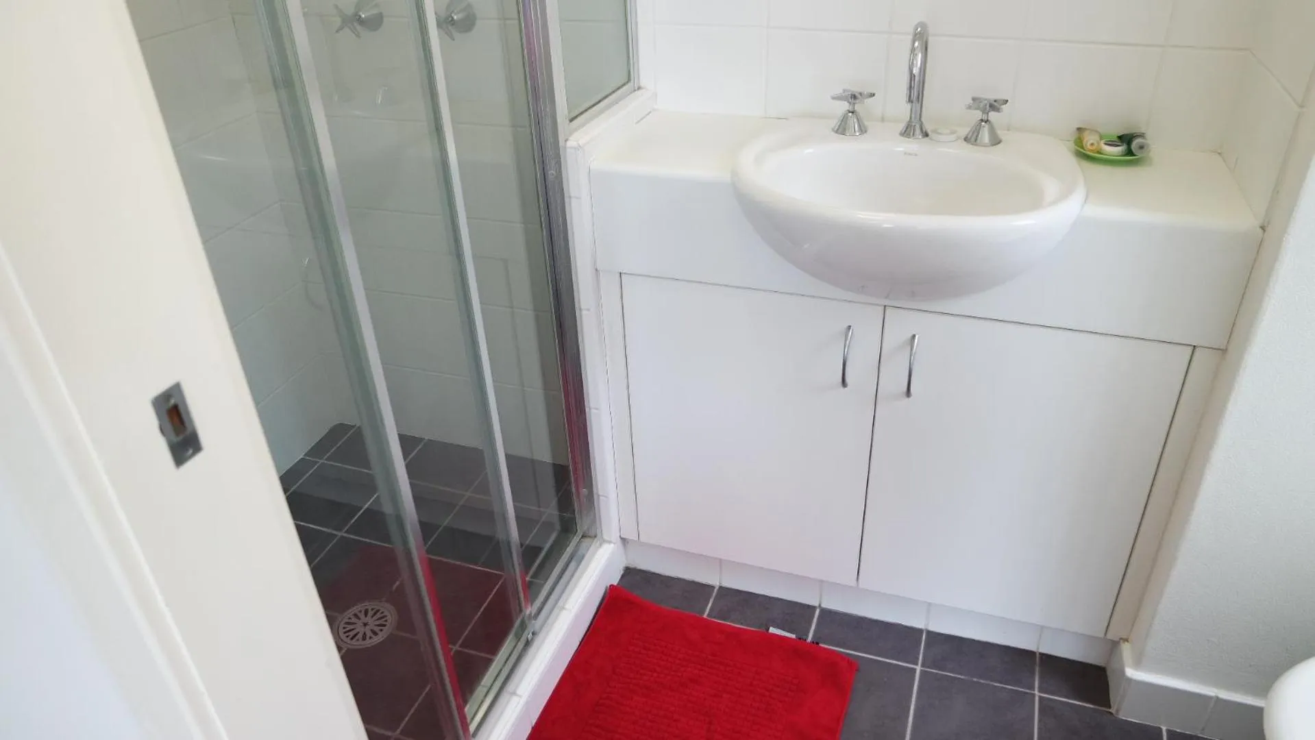 Shower in Cityview Studio Accommodation