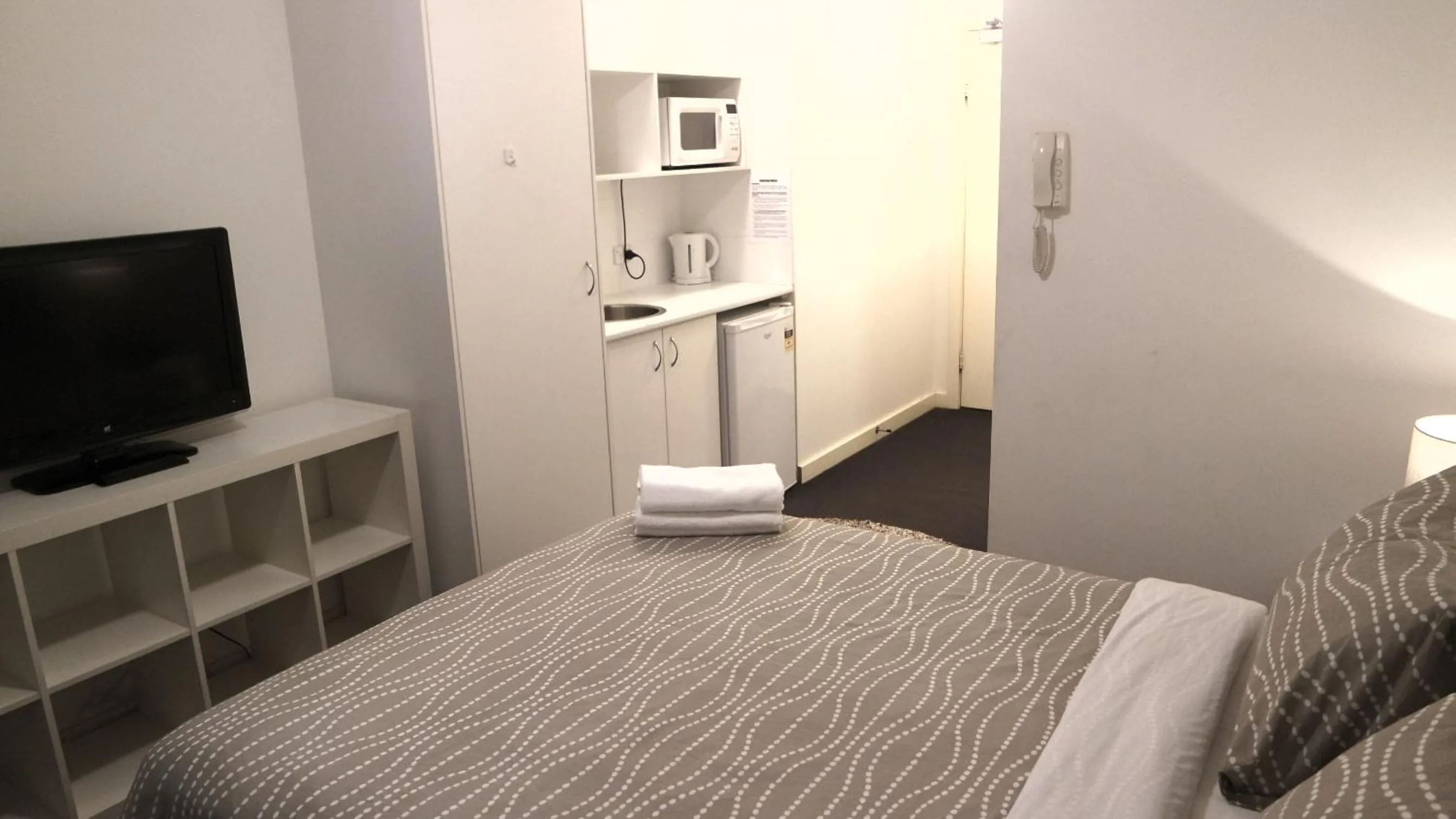 Photo of the whole room, Bed in Cityview Studio Accommodation
