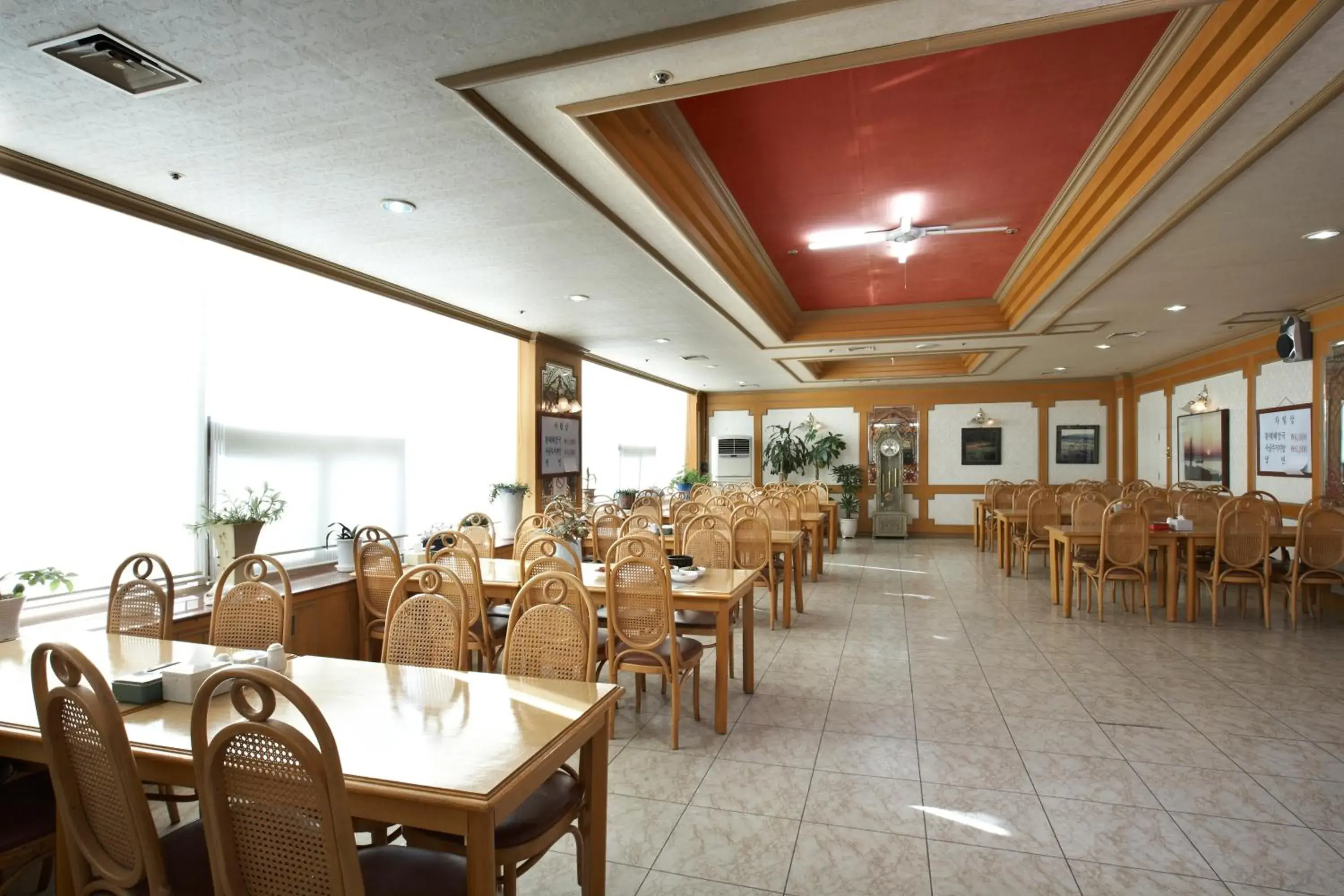 Restaurant/places to eat in Hyundai Soo Resort Sokcho Restaurant/places to eat in Hyundai Soo Resort Sokcho