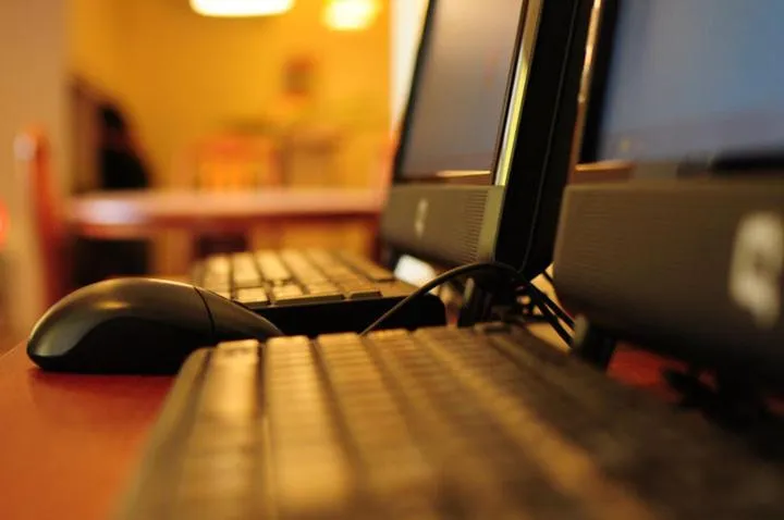 Communal lounge/ TV room, Bed in River City Inn
