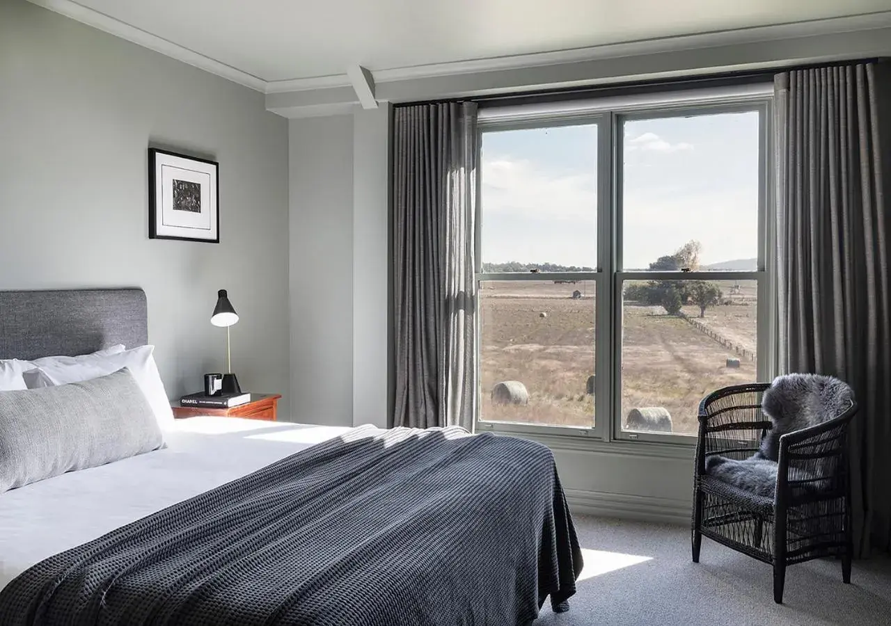 Bedroom, Bed in Cleveland Estate Bedroom, Bed in Cleveland Estate