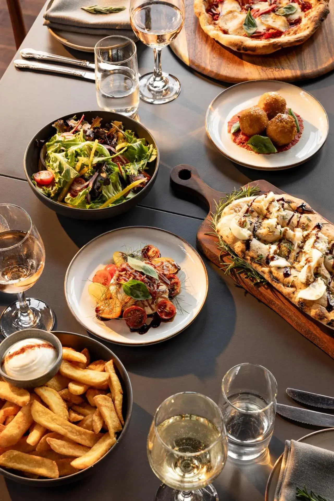 Restaurant/places to eat in Cleveland Estate Restaurant/places to eat in Cleveland Estate