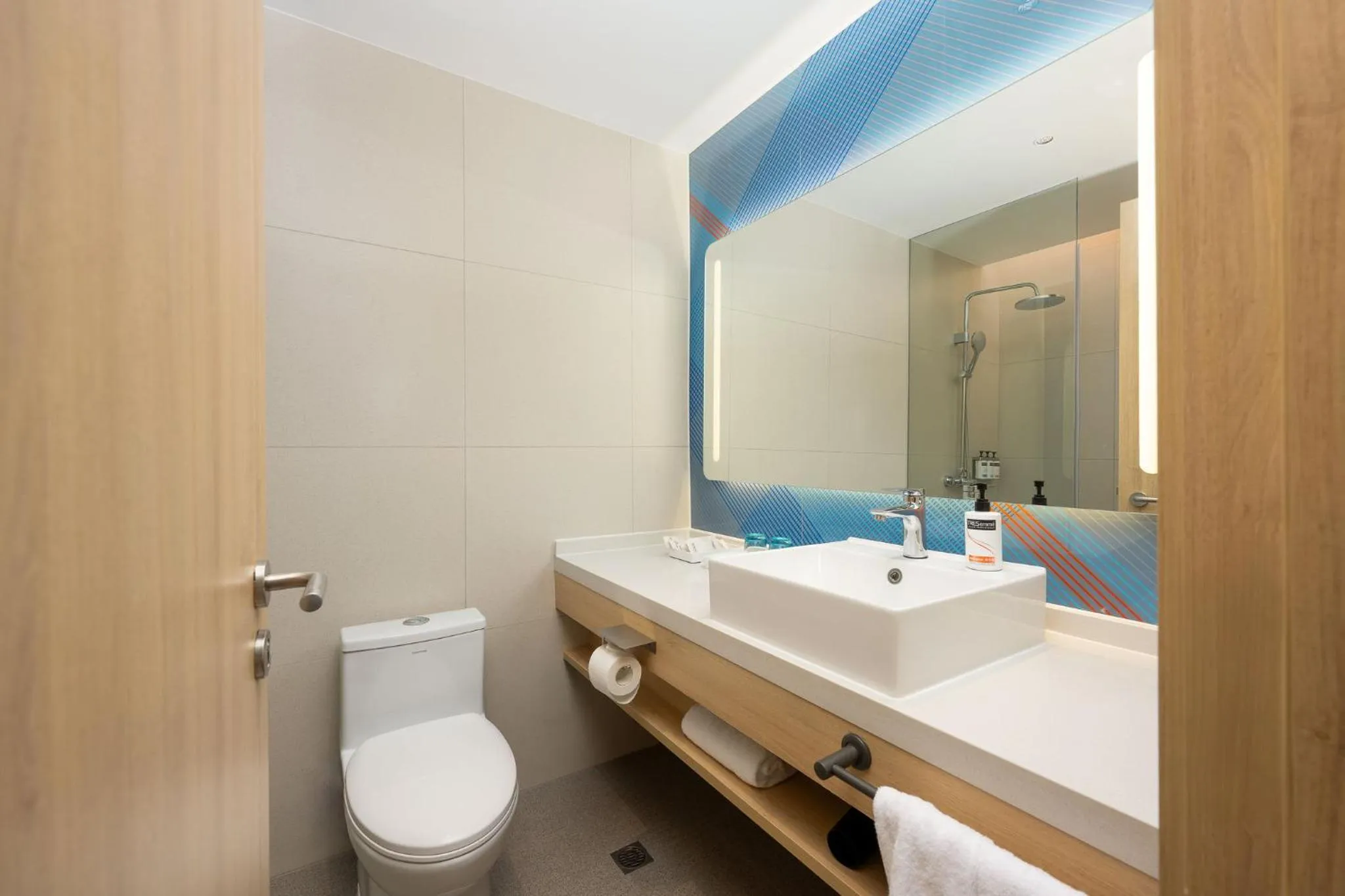 Bathroom in Holiday Inn Express Kunshan Yushan by IHG