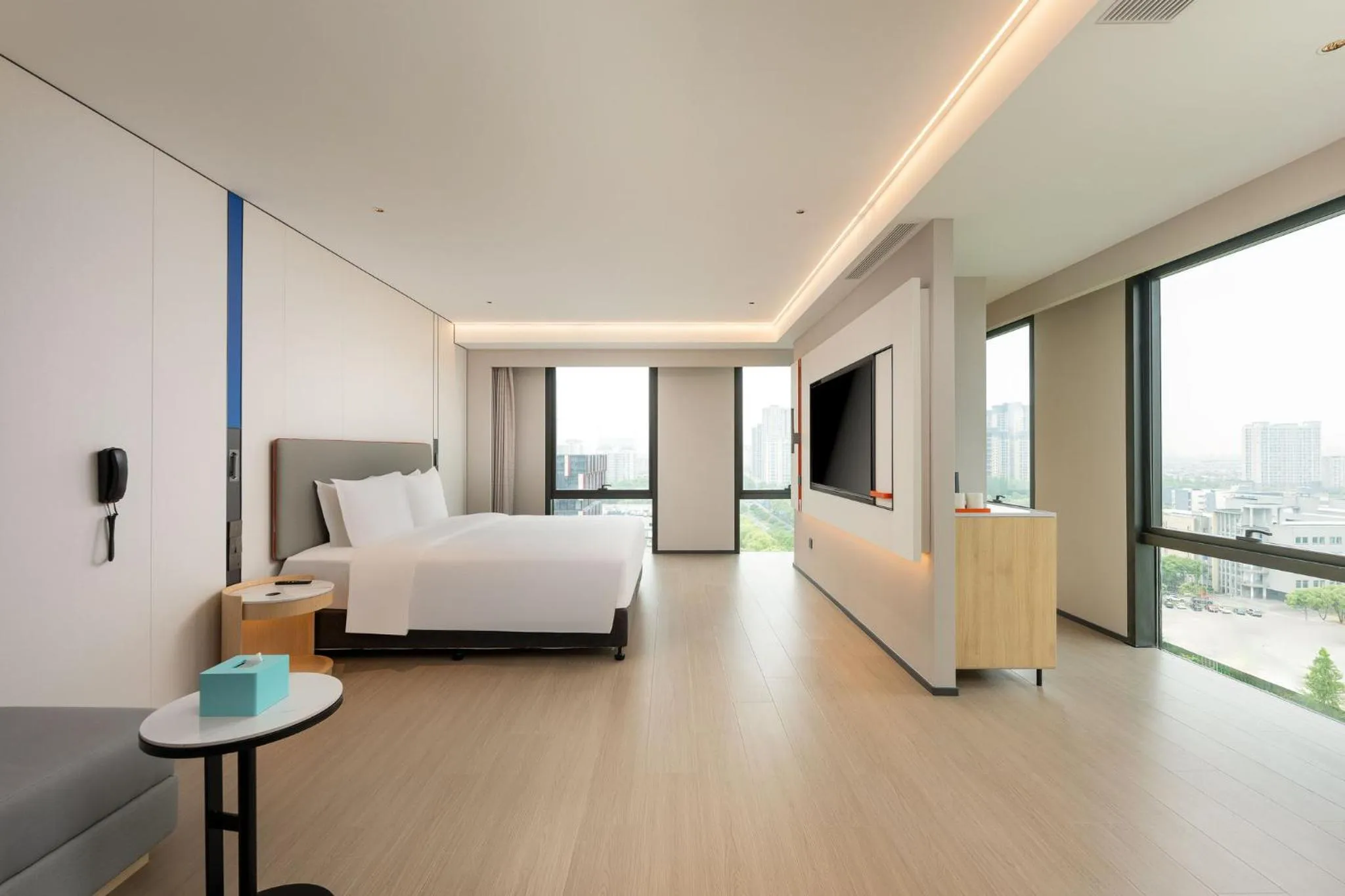 Photo of the whole room, Bed in Holiday Inn Express Kunshan Yushan by IHG