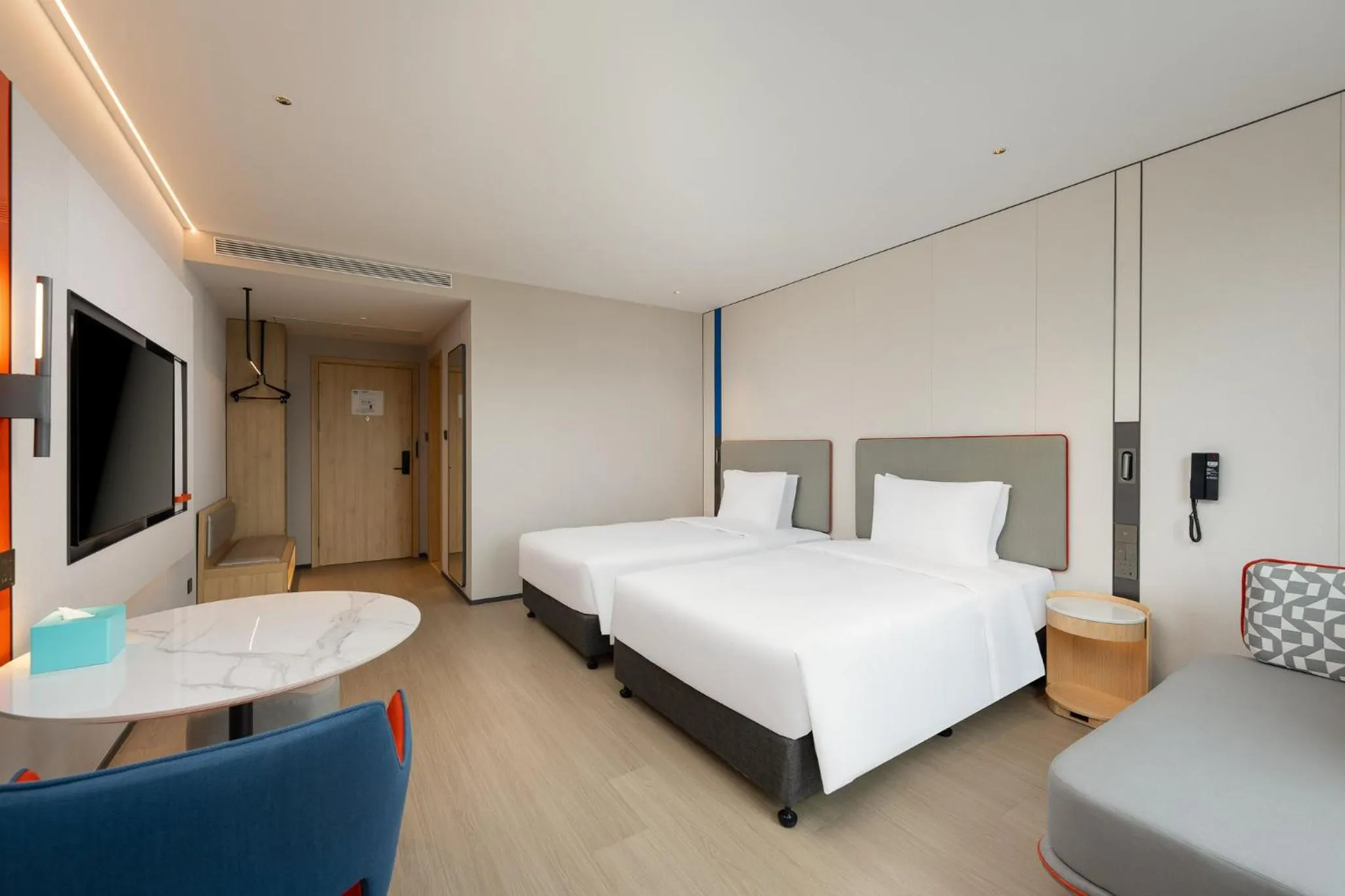 Photo of the whole room, Bed in Holiday Inn Express Kunshan Yushan by IHG