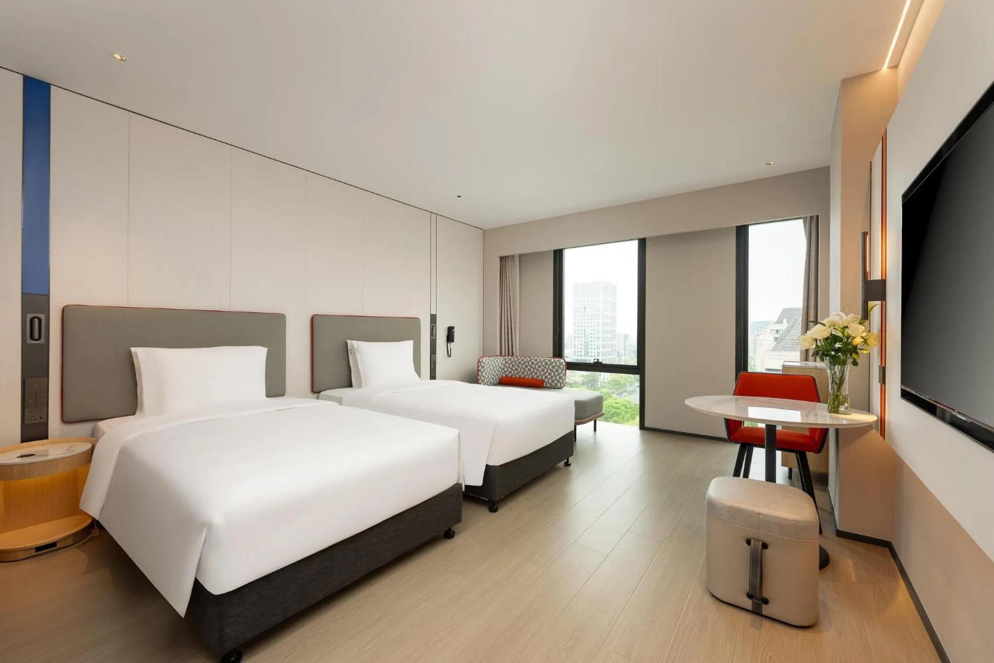 Photo of the whole room, Bed in Holiday Inn Express Kunshan Yushan by IHG