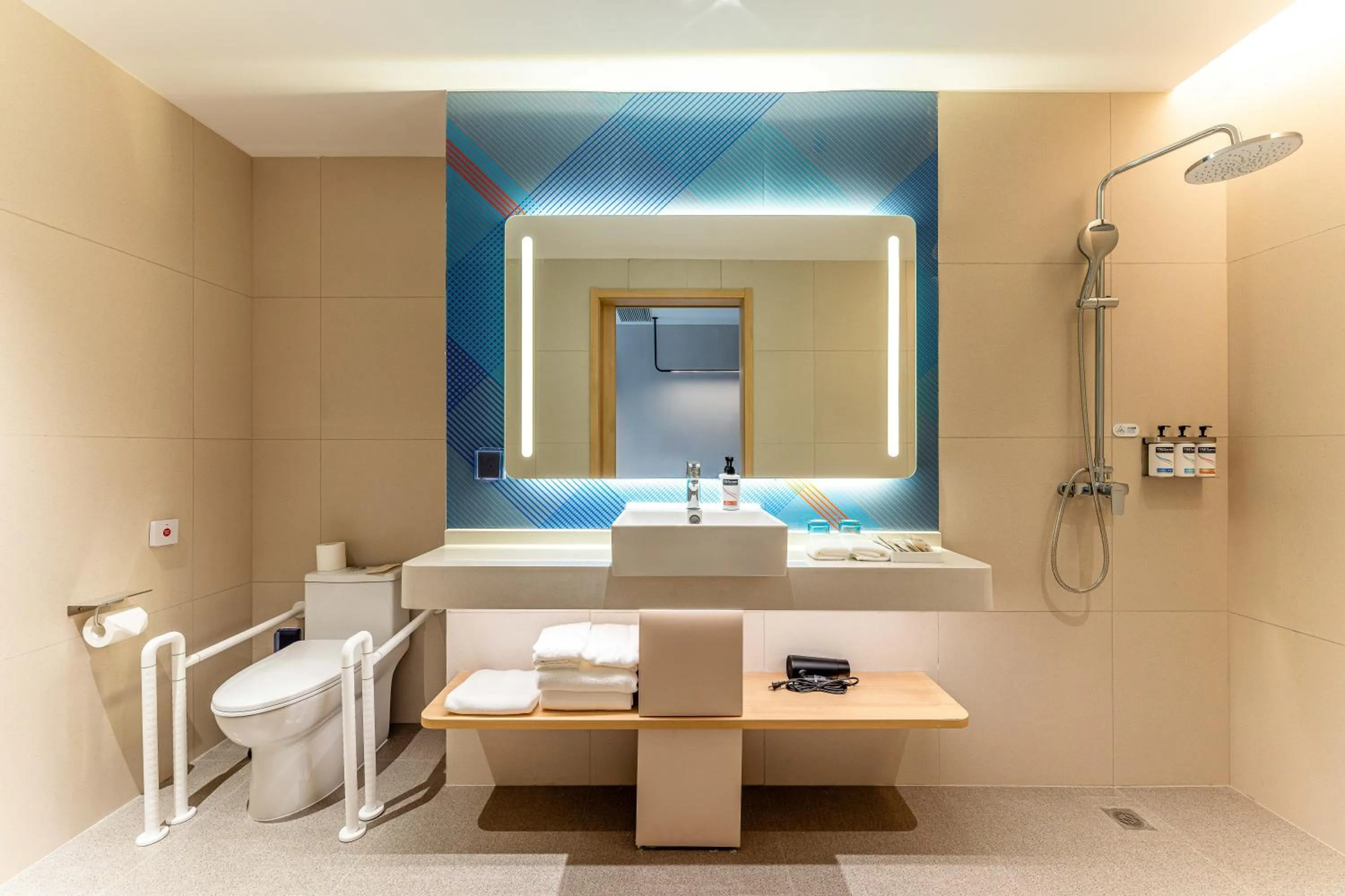 Toilet in Holiday Inn Express Kunshan Yushan by IHG