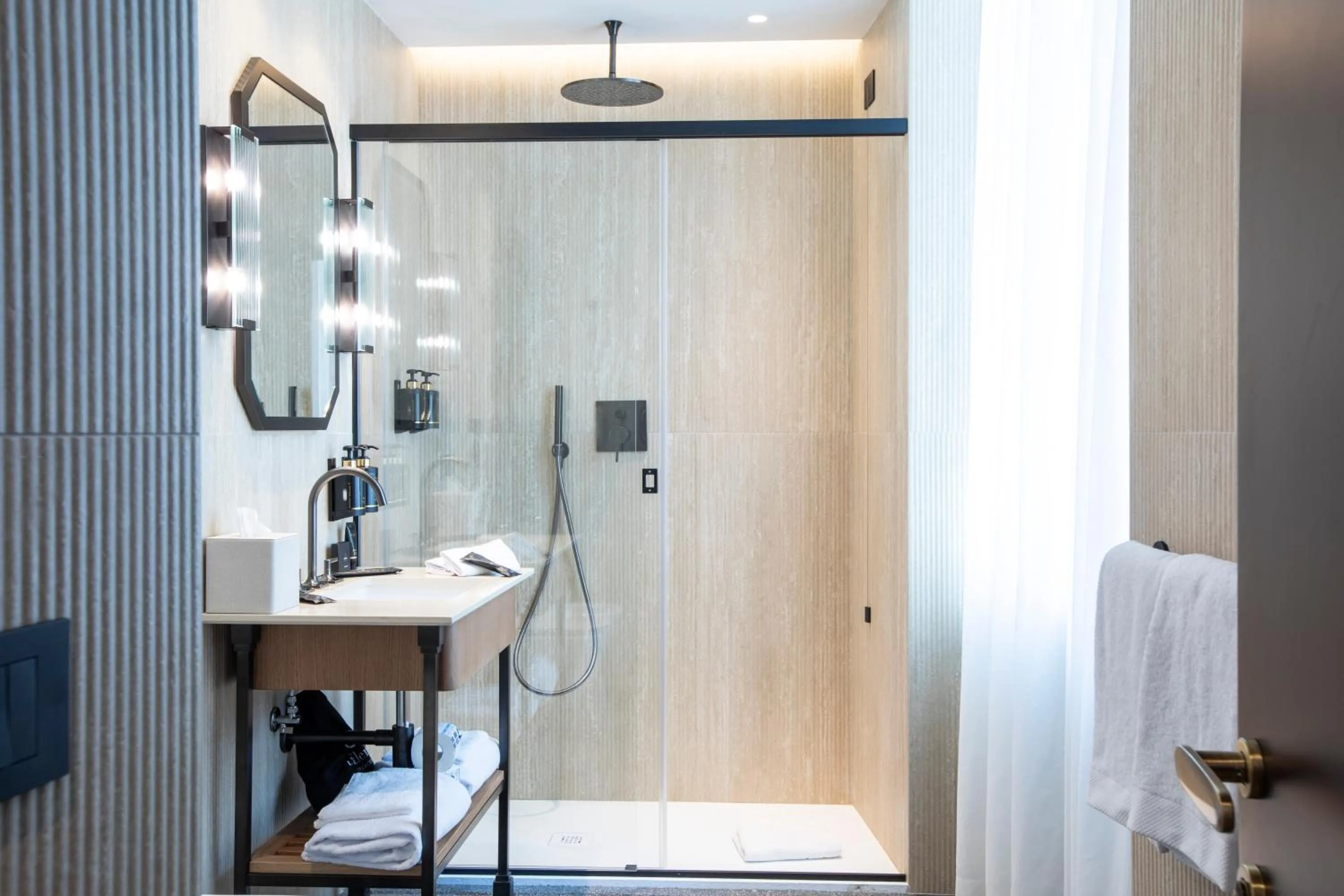 Bathroom in Circle6 Rome