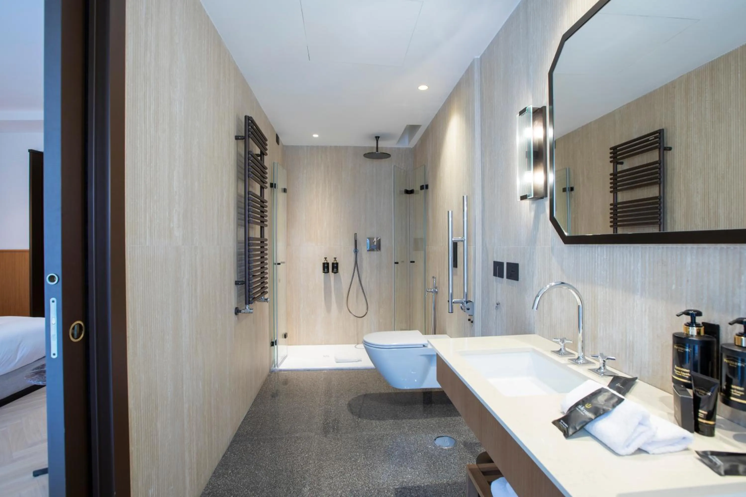 Bathroom in Circle6 Rome