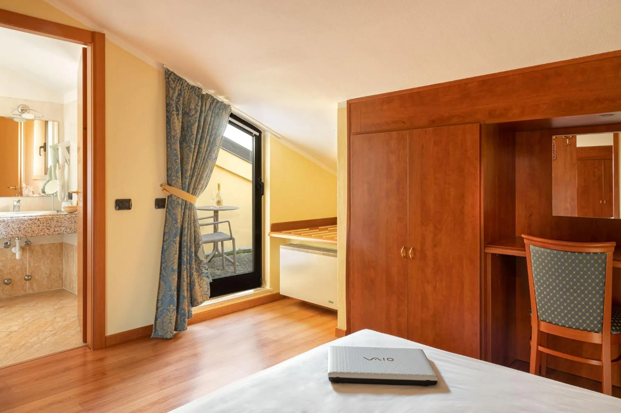 Balcony/Terrace, Bed in Hotel Postumia