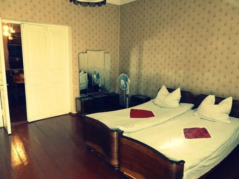 Property building, Bed in The Kiwi House