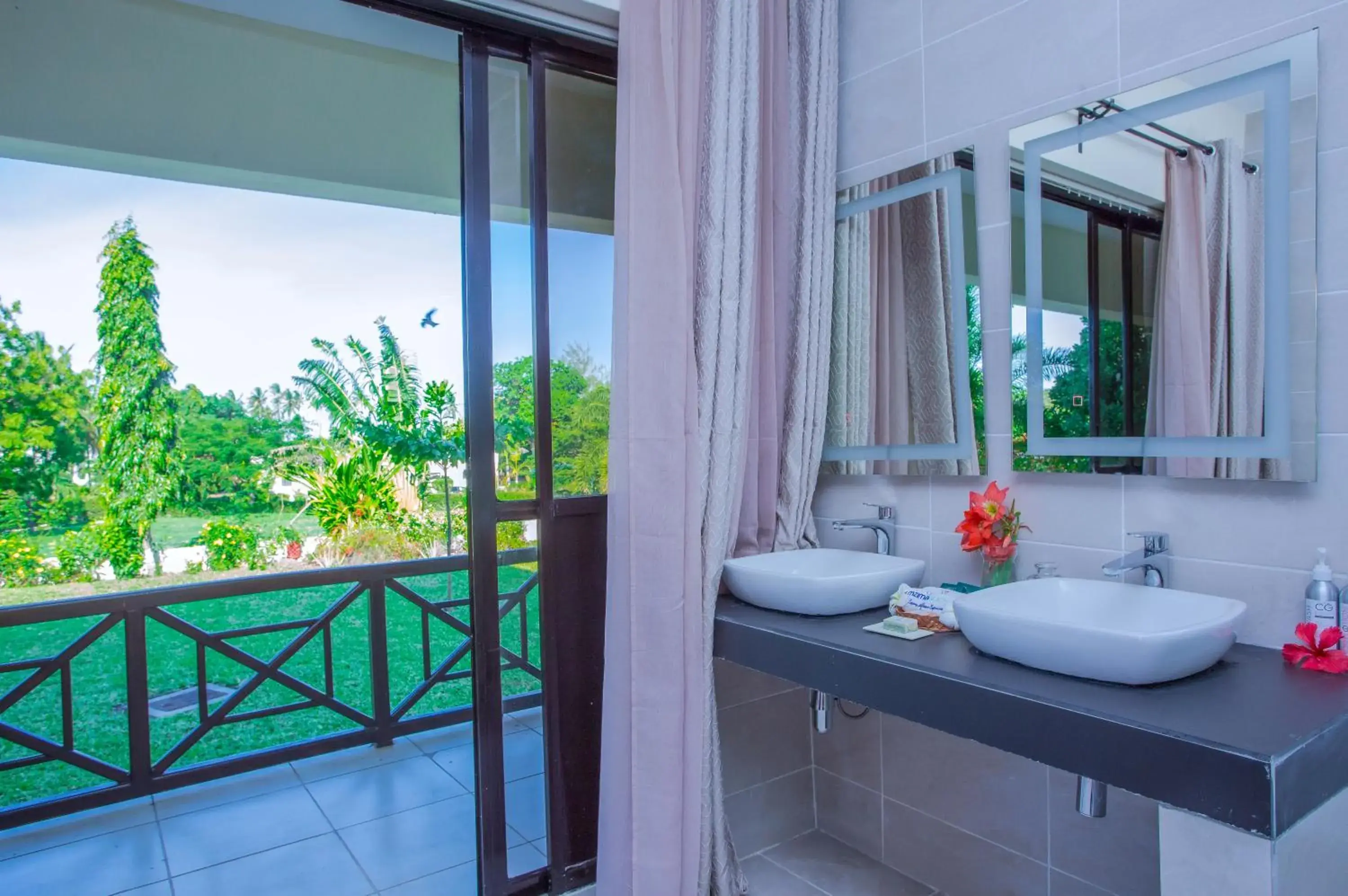 Deluxe Suite Garden View in Mzima Beach Residences - Diani Beach Deluxe Suite Garden View in Mzima Beach Residences - Diani Beach