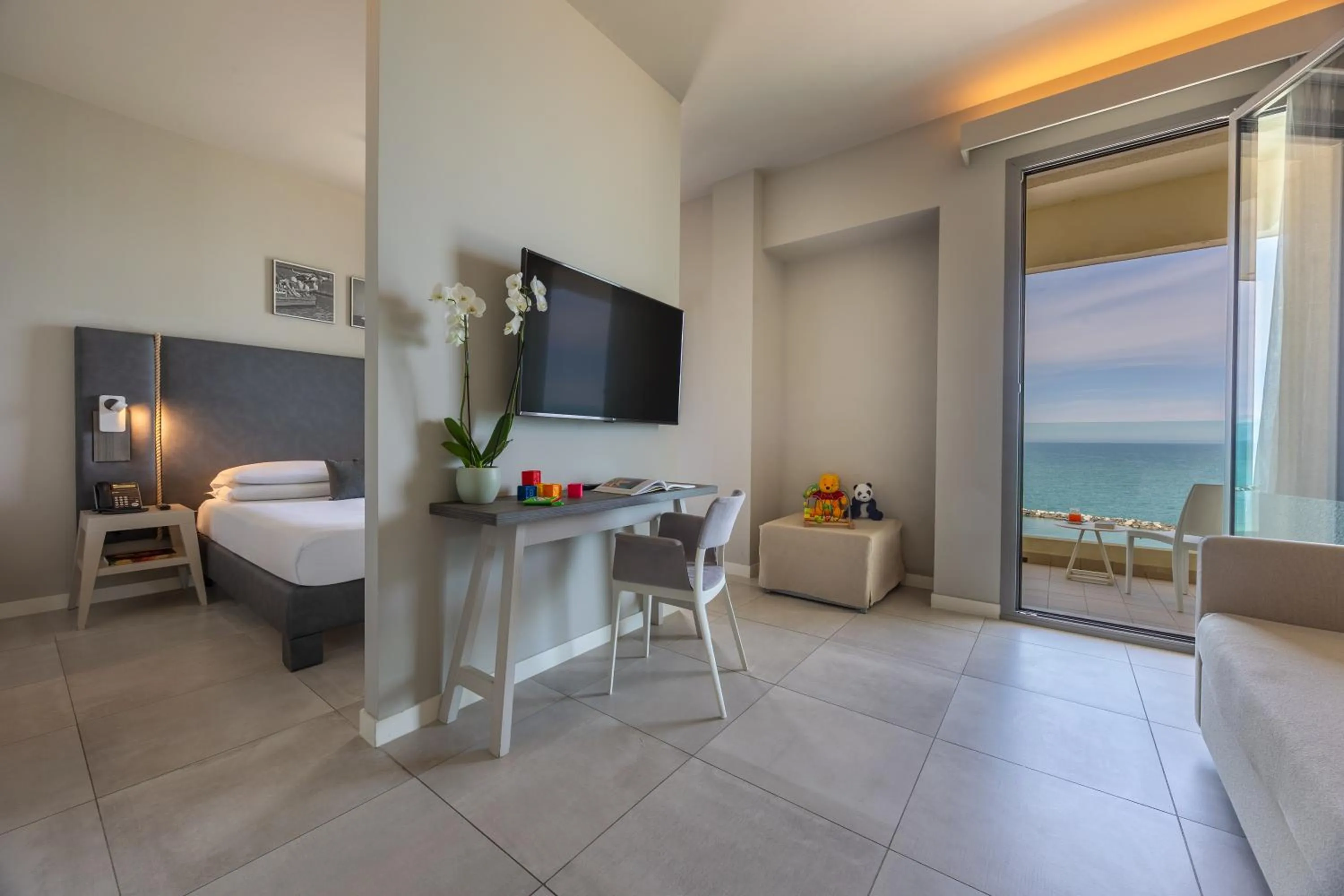 Bedroom, Bed in Nautilus Family Hotel