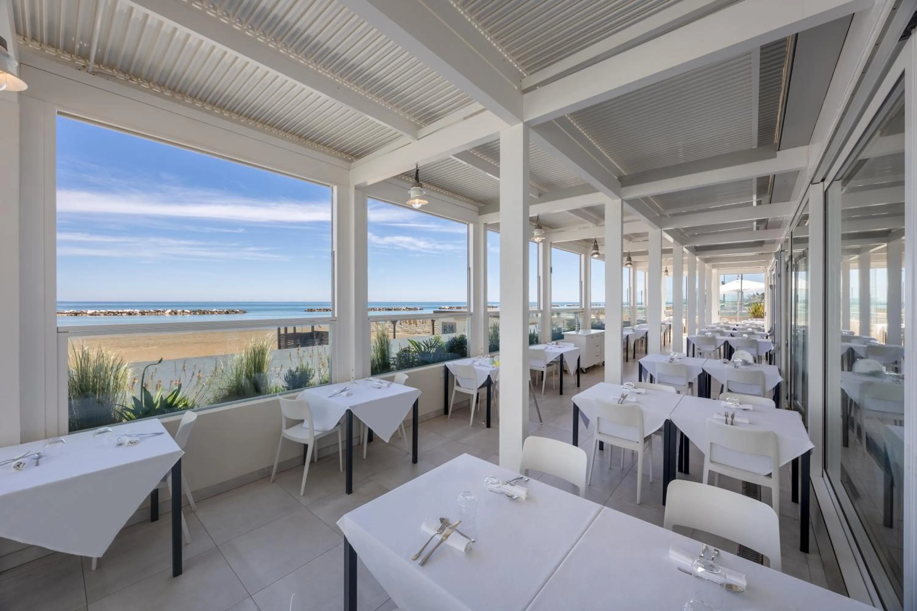 Restaurant/places to eat in Nautilus Family Hotel