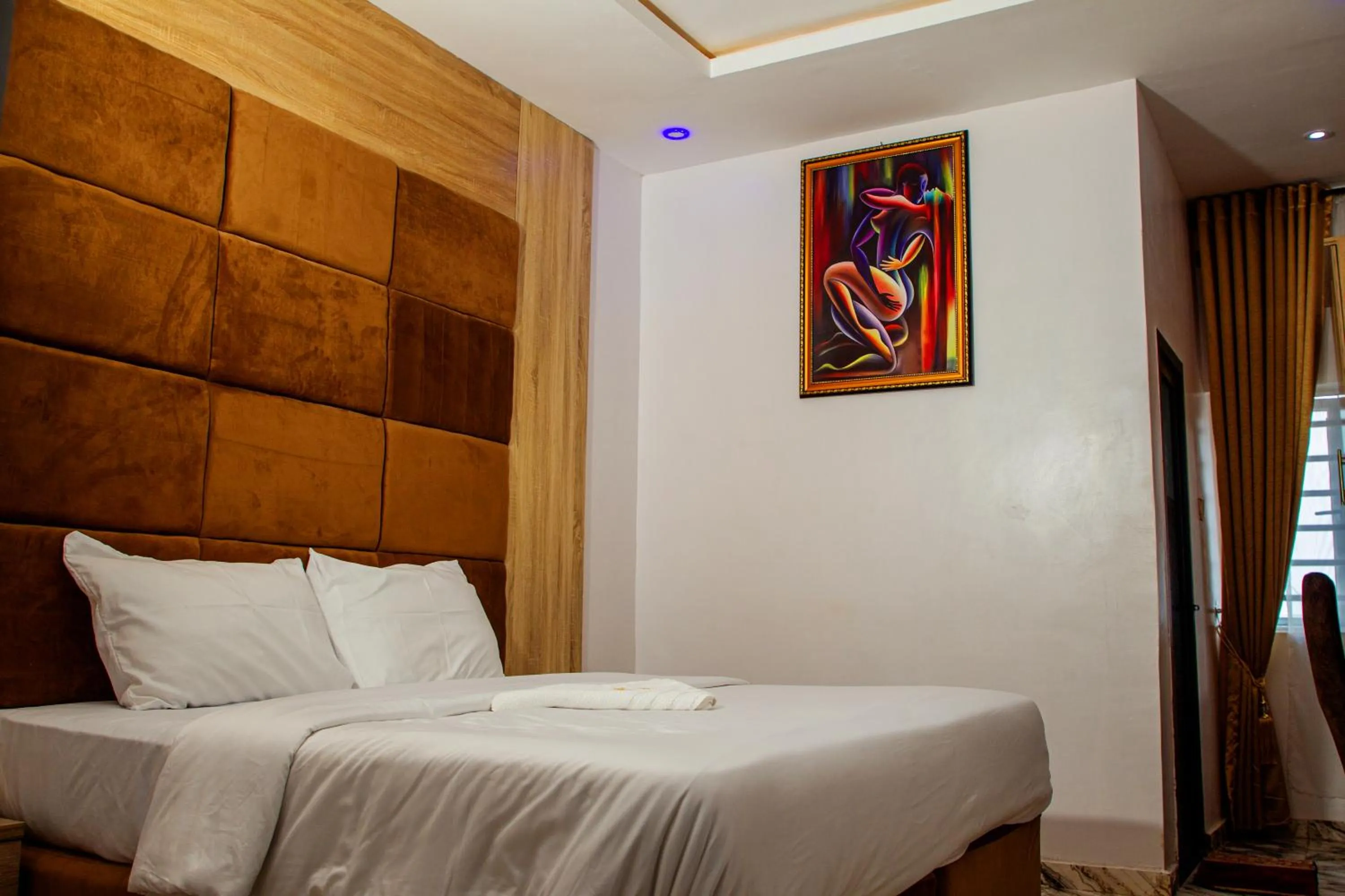 Del Migos Hotel & Suites