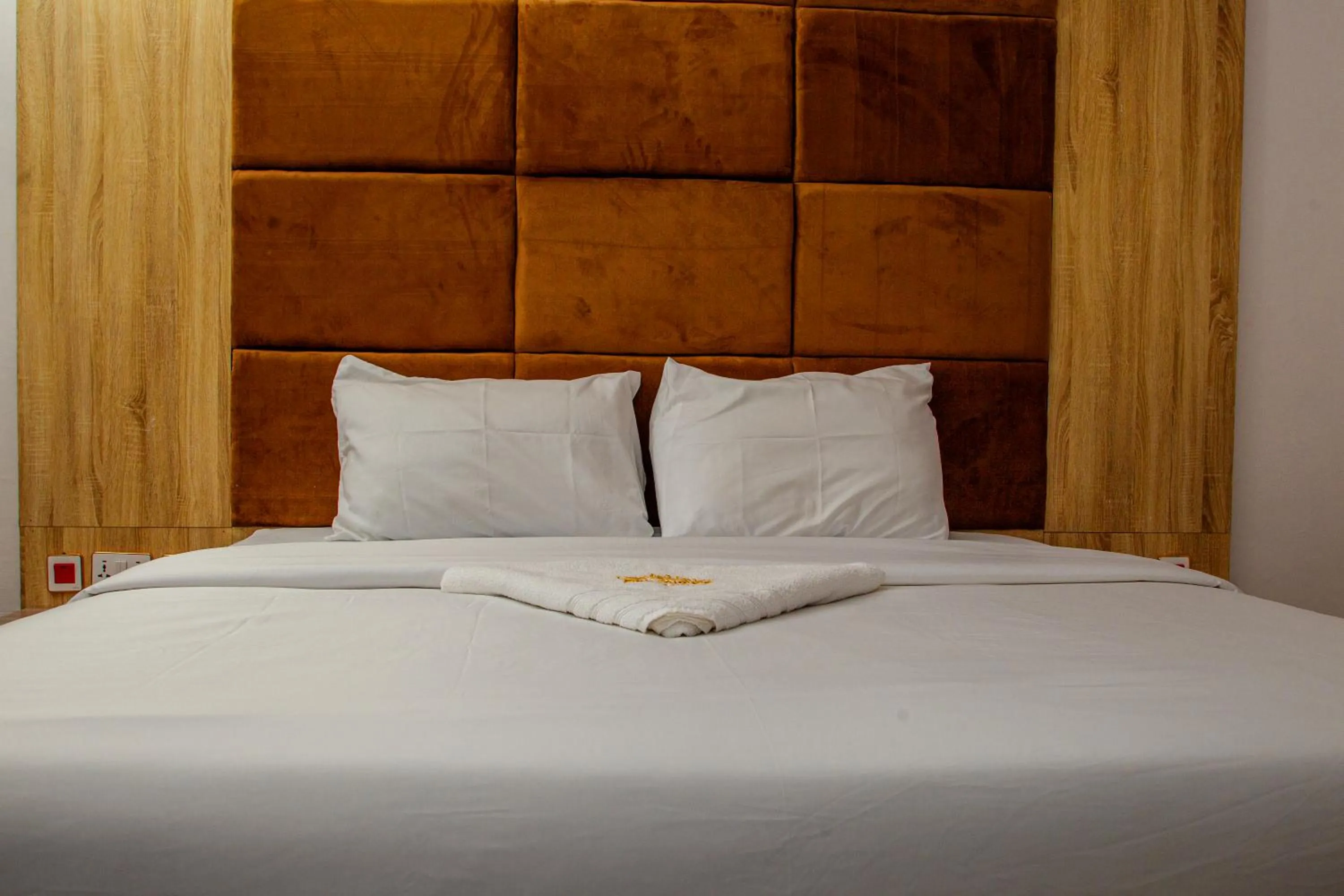 Del Migos Hotel & Suites