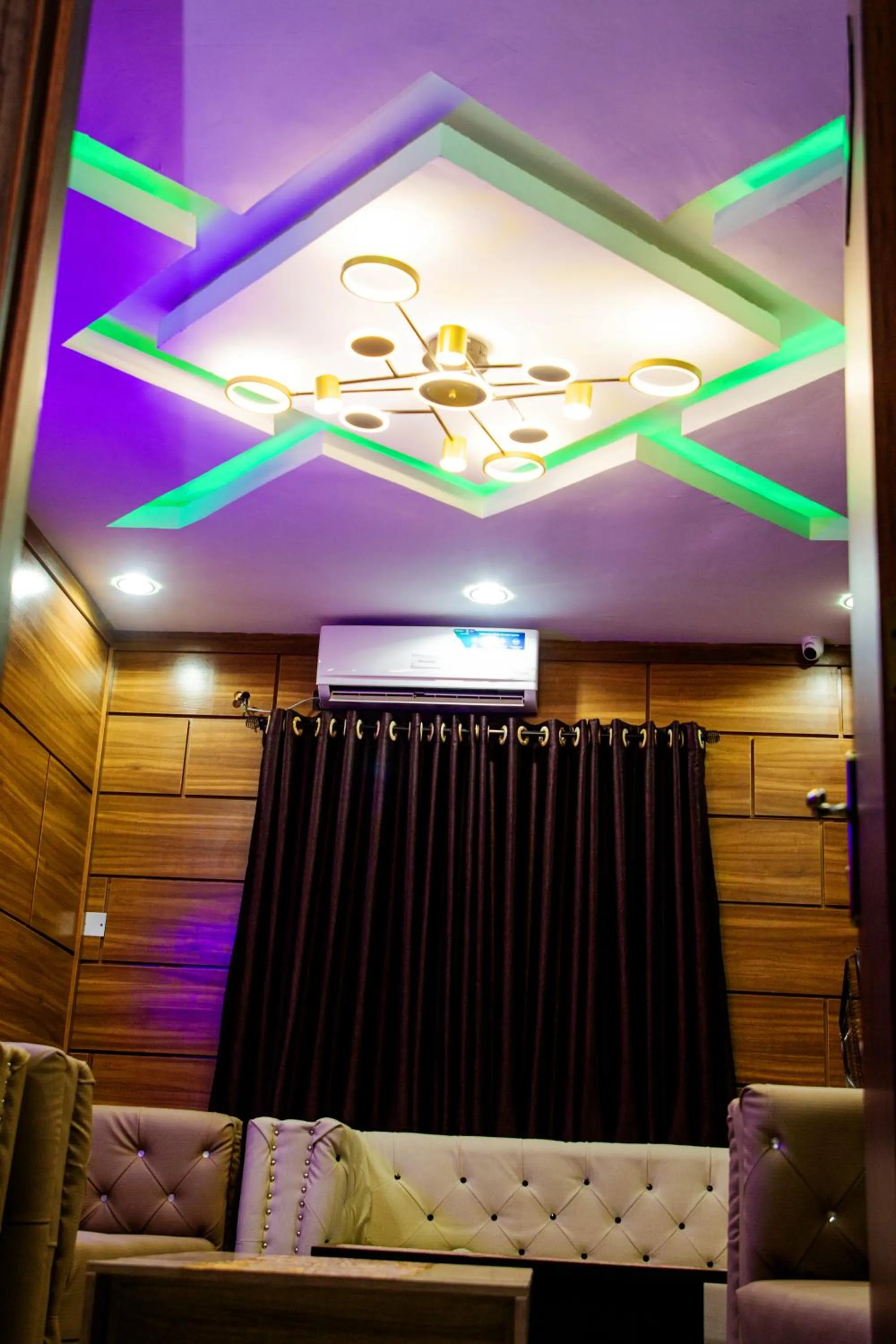 Del Migos Hotel & Suites