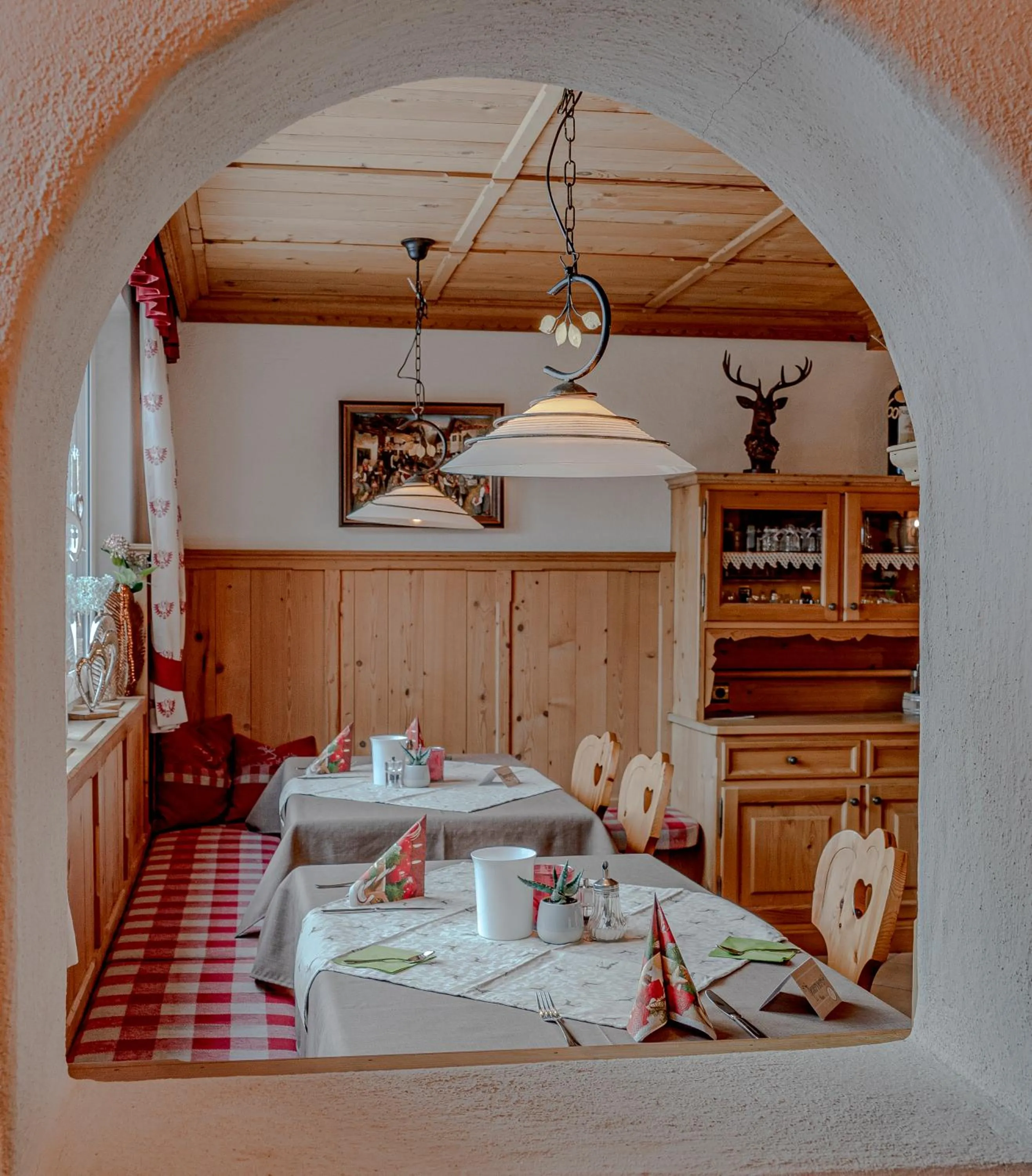 Dining area in Sweet Cherry - Boutique & Guesthouse Tyrol