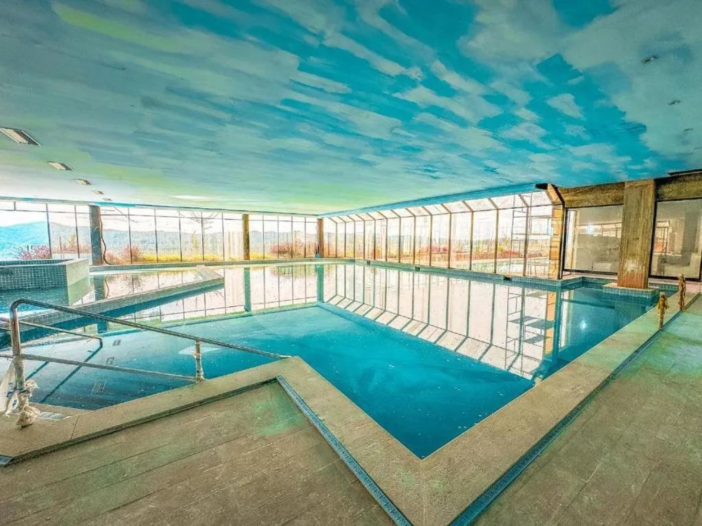 Swimming pool in Gran Paradiso Resort - Campos do Jordão