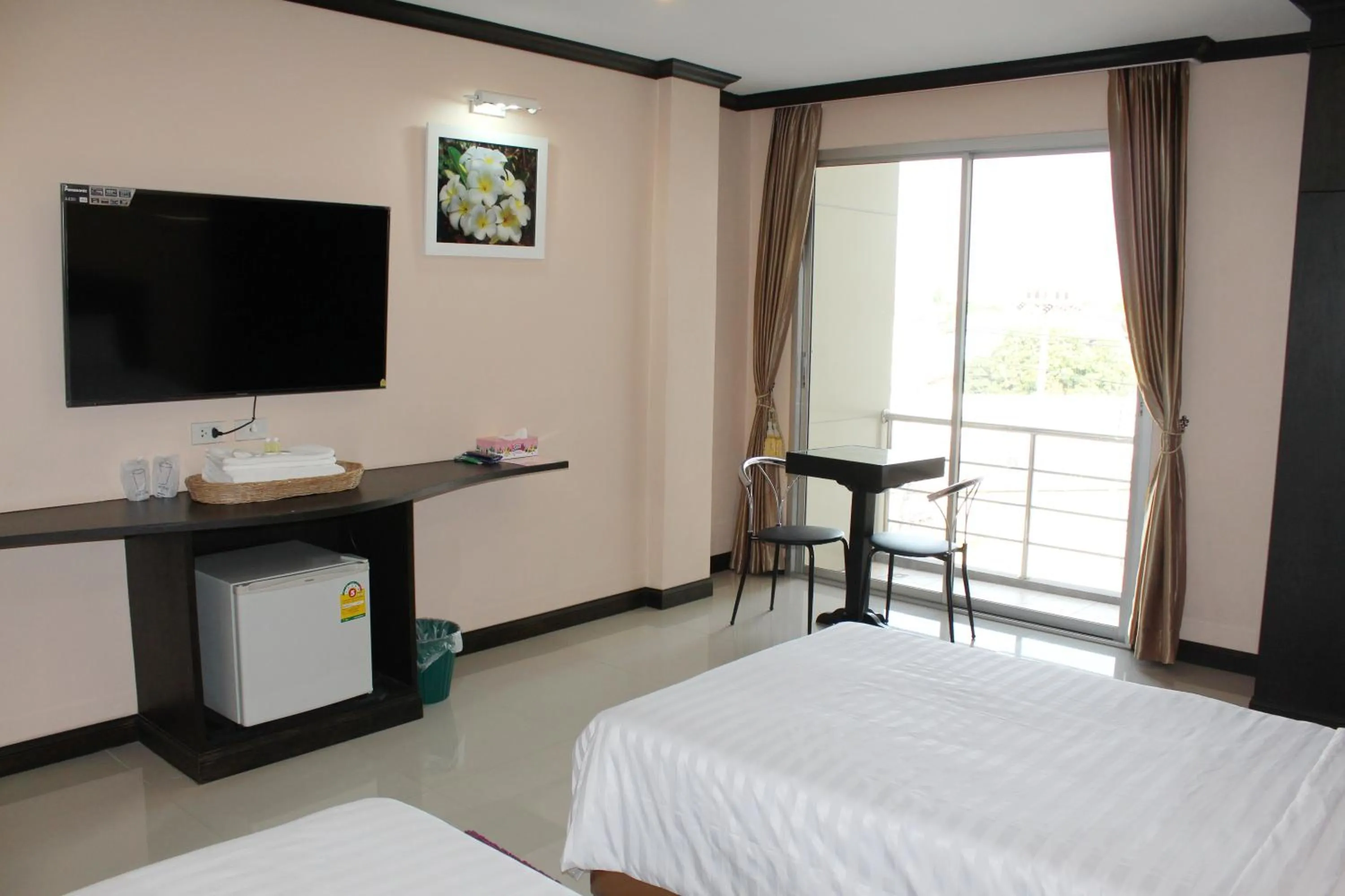 Photo of the whole room, Bed in Triton Place