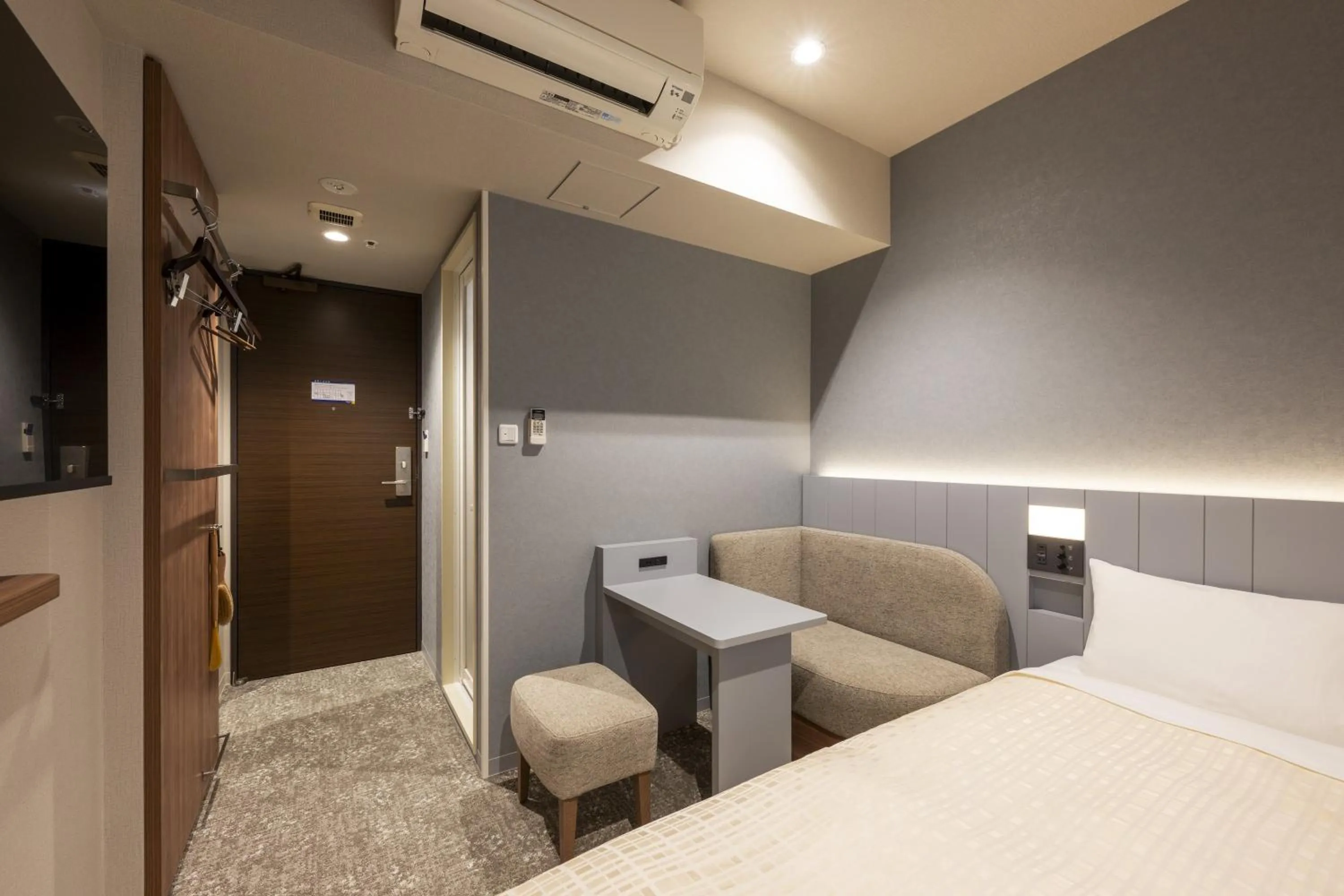 Photo of the whole room, Bed in Keio Presso Inn Akasaka