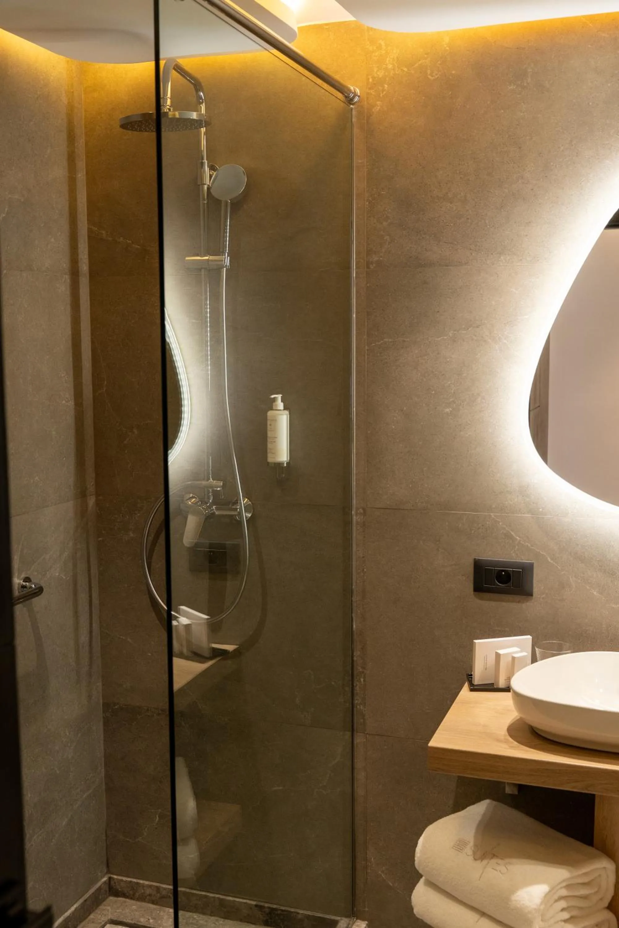 Toilet in Suites By Le Rêve