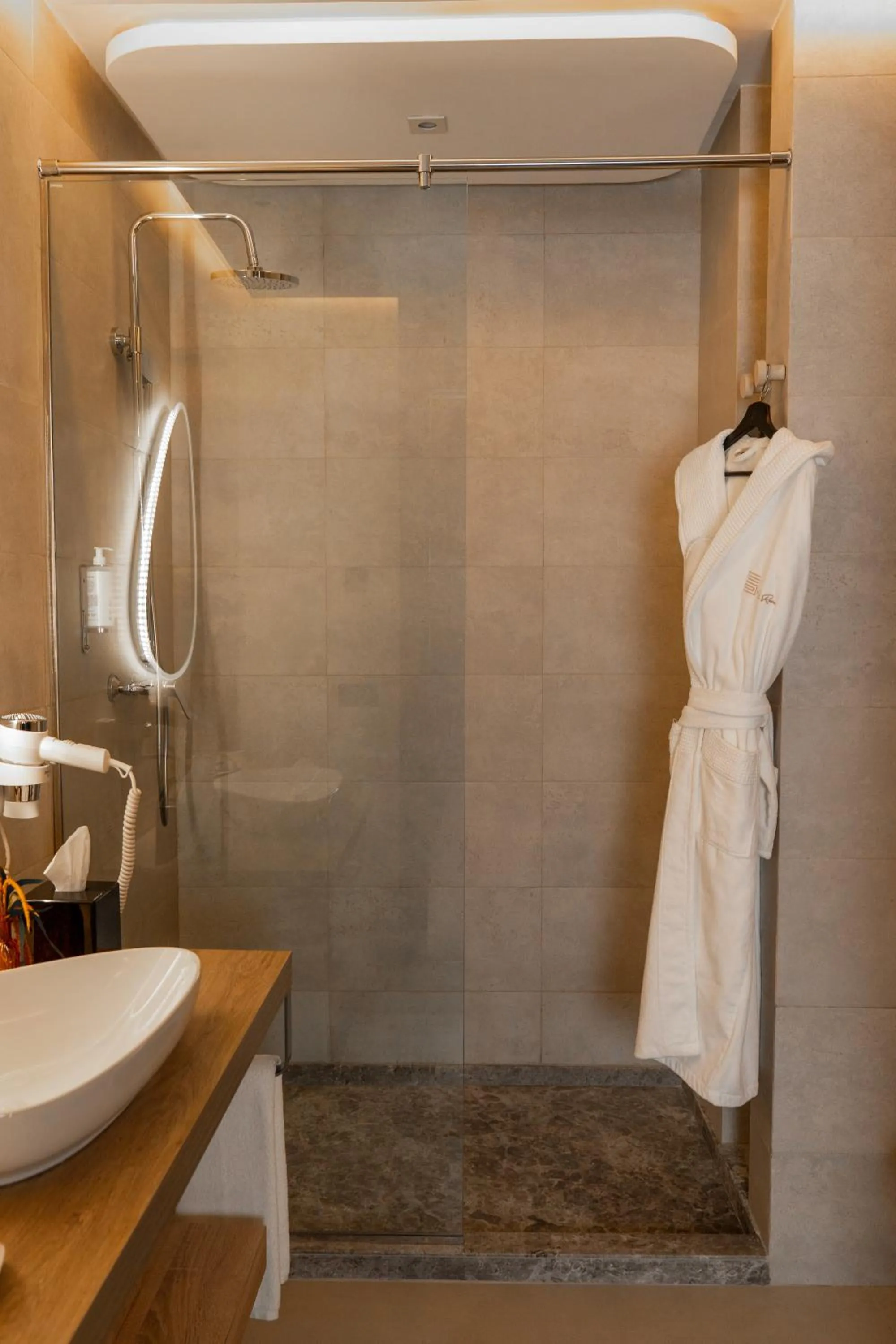 Shower in Suites By Le Rêve