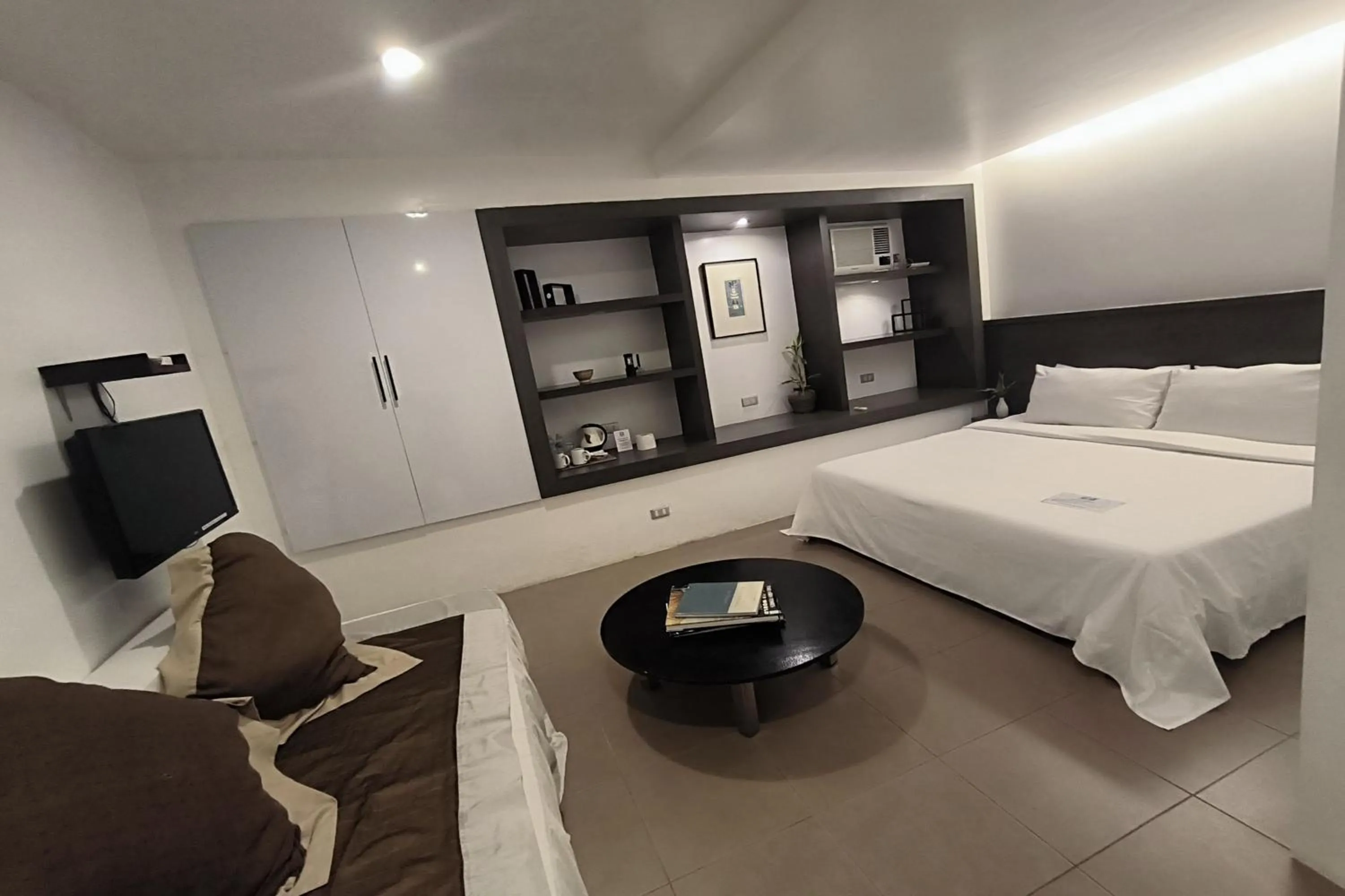 Bed in T House Tagaytay