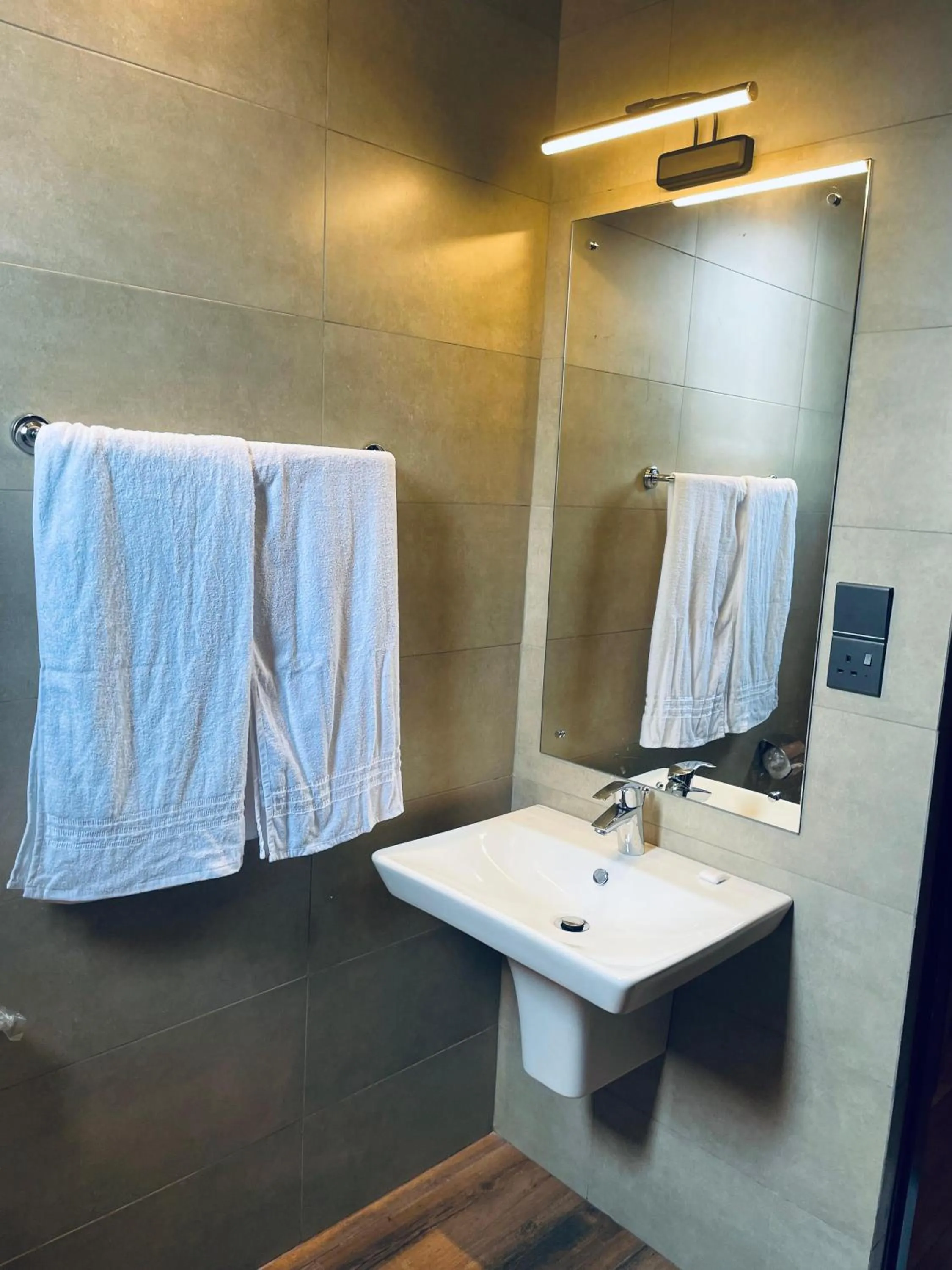 Bathroom in Hidden Negombo By Sana's