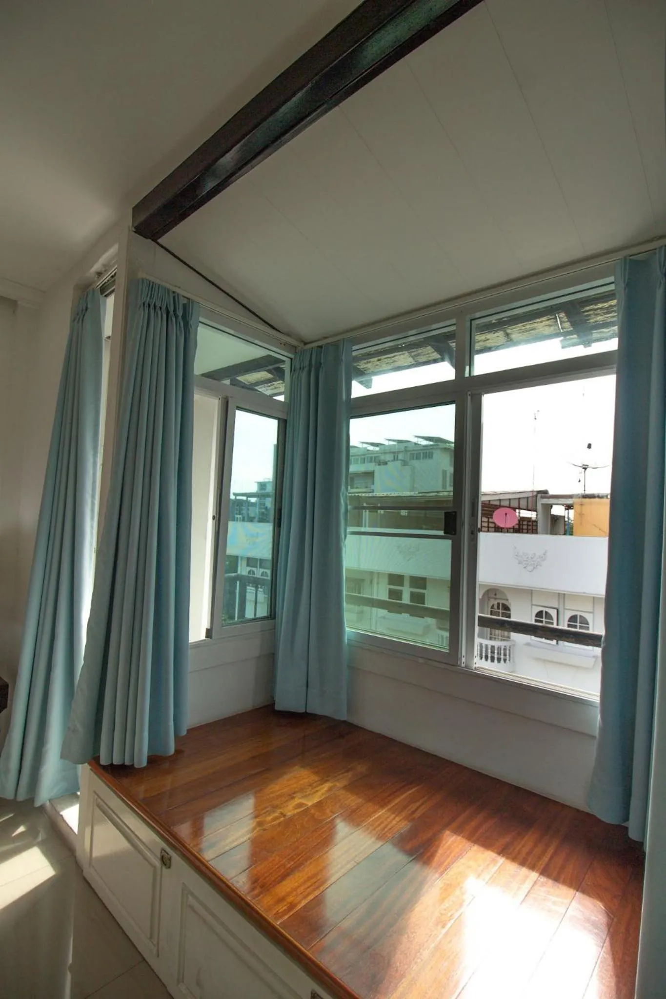 Skutan Inn Sutthisan Nexus Opal