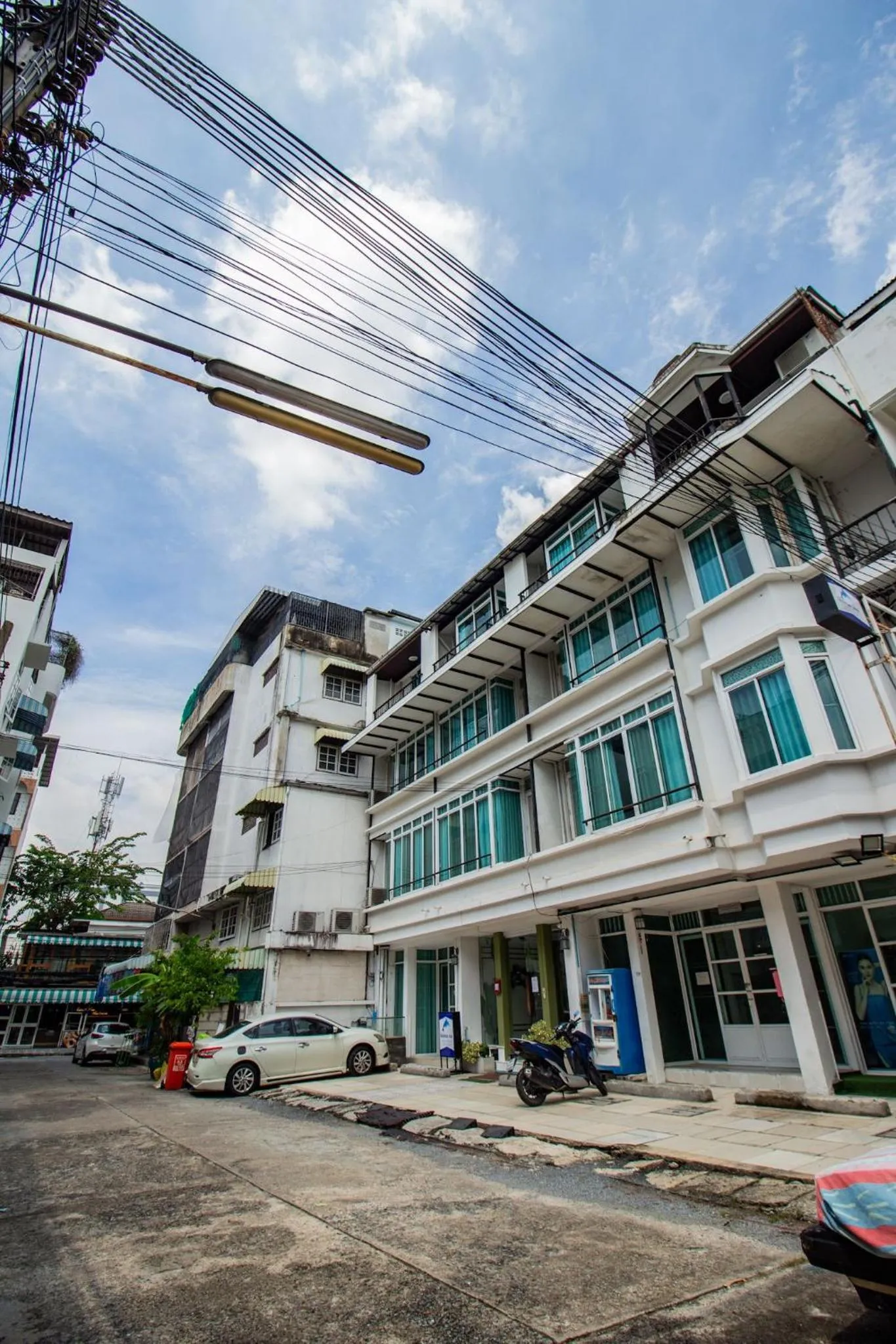 Skutan Inn Sutthisan Nexus Opal