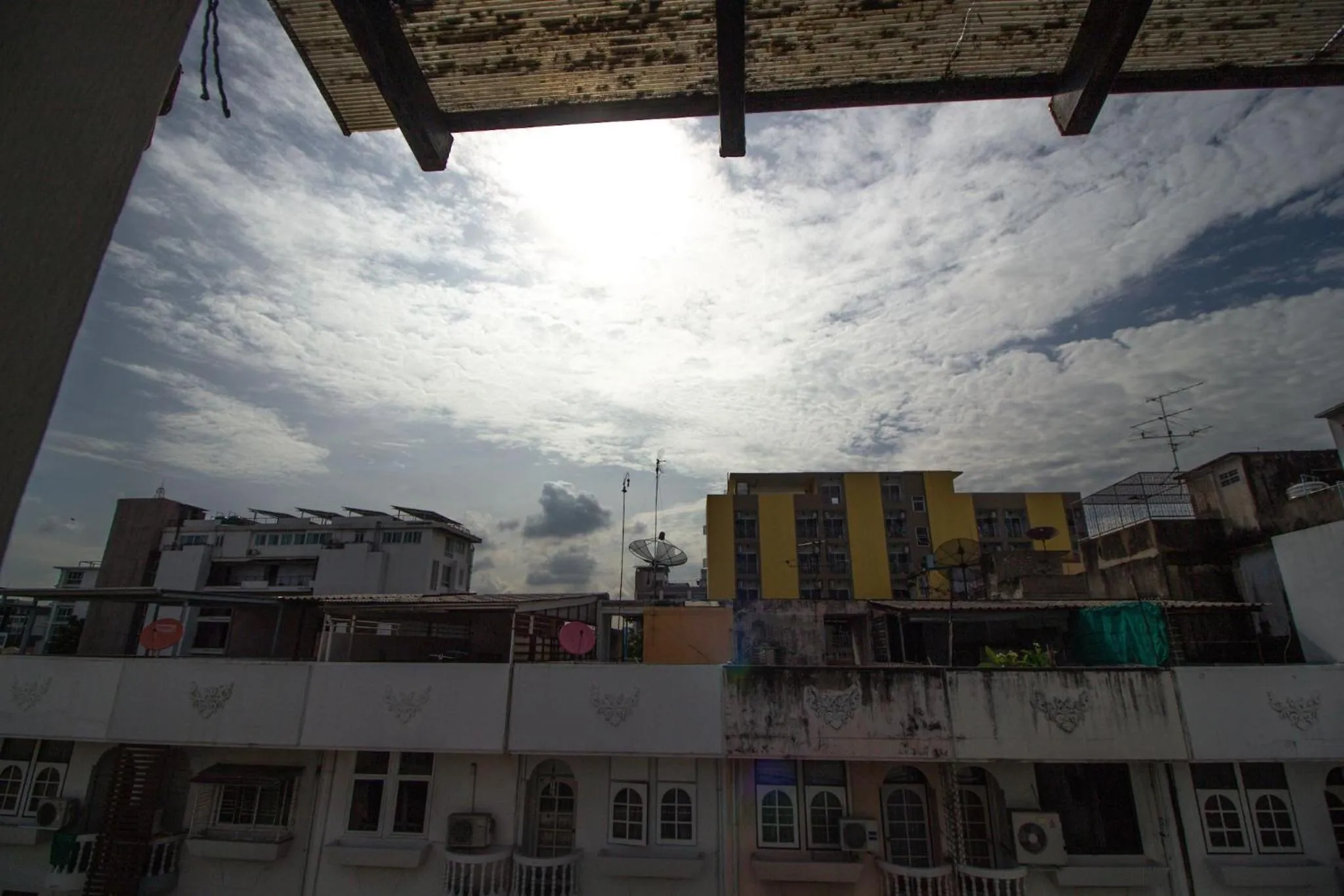 Skutan Inn Sutthisan Nexus Opal